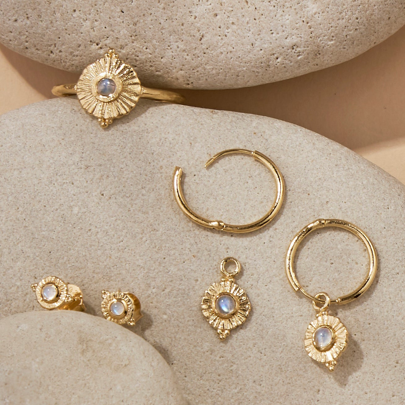 Veya Moonstone Ring Gold
