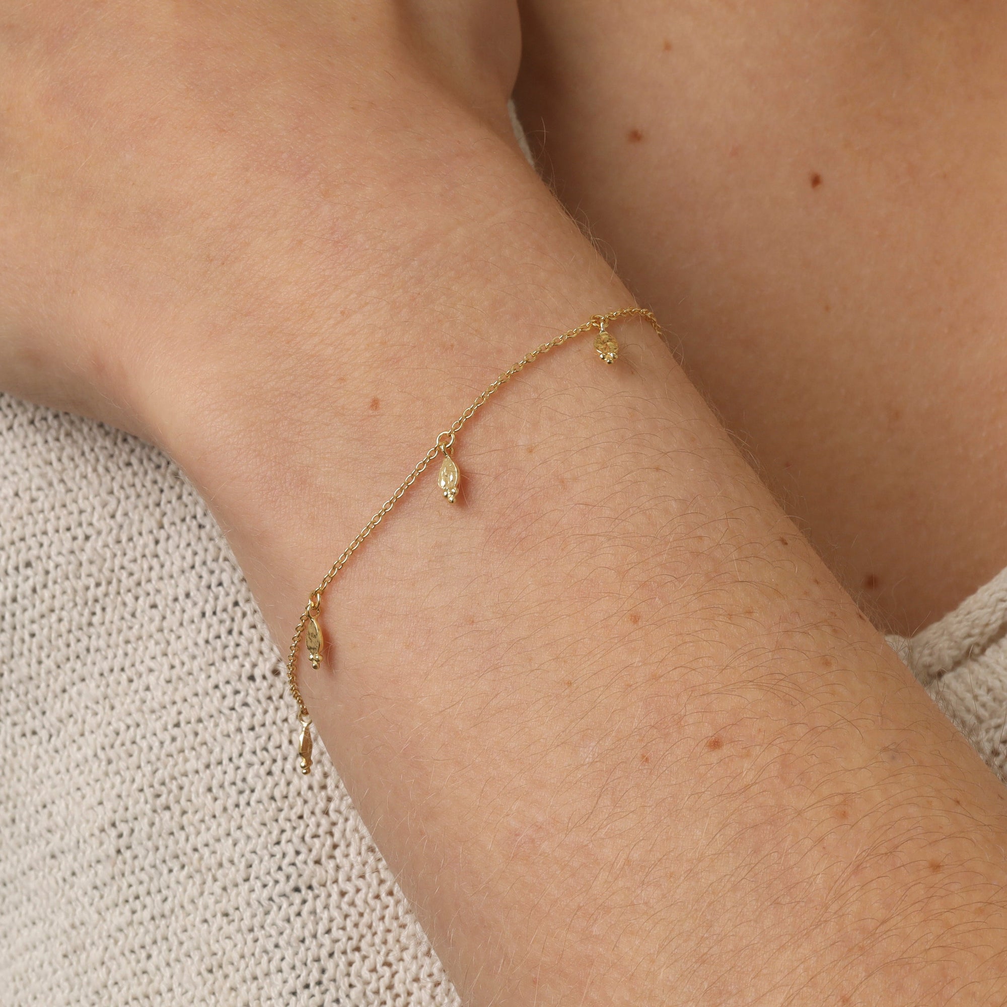 Glistening Drops Bracelet Gold