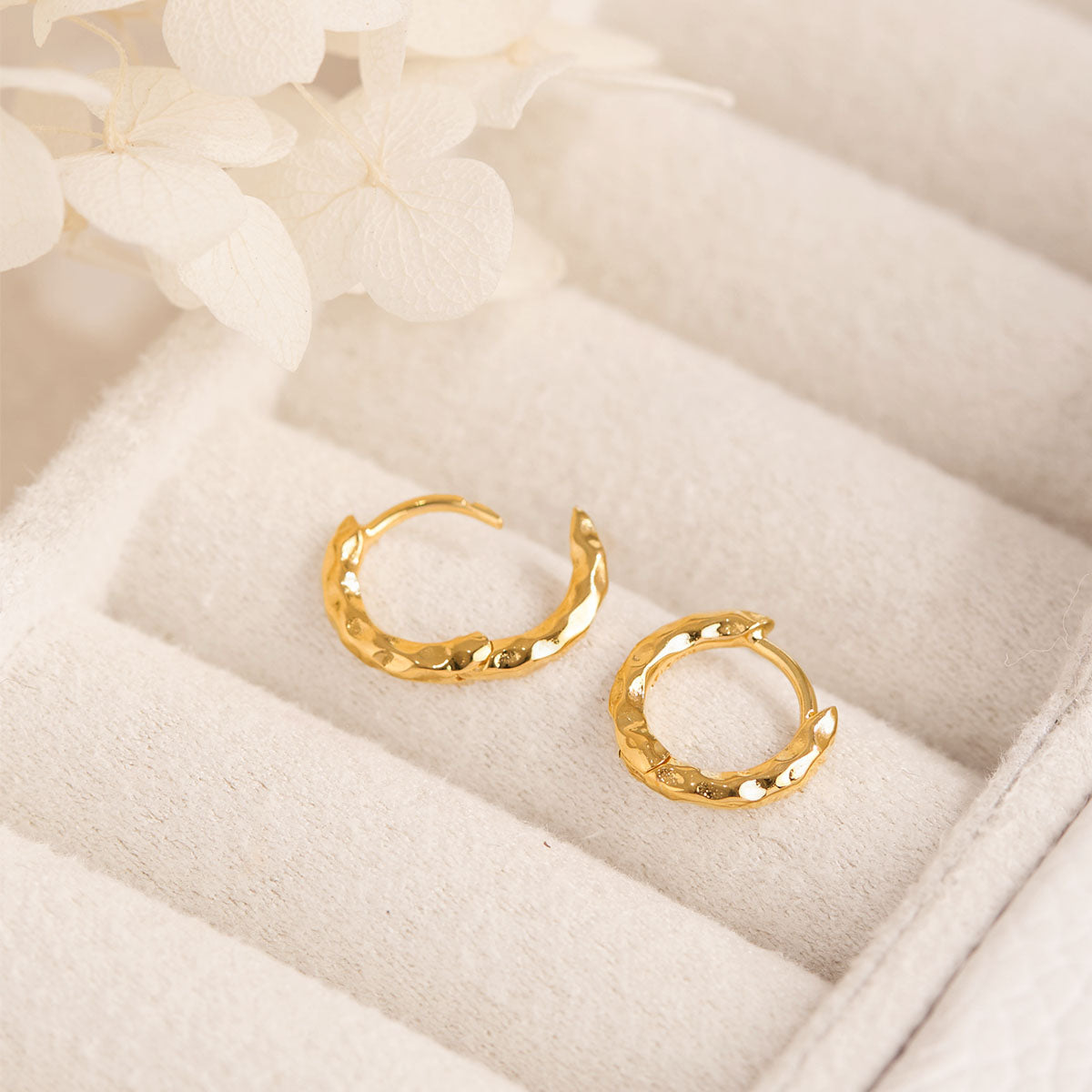 Ripple Huggies Medium Gold