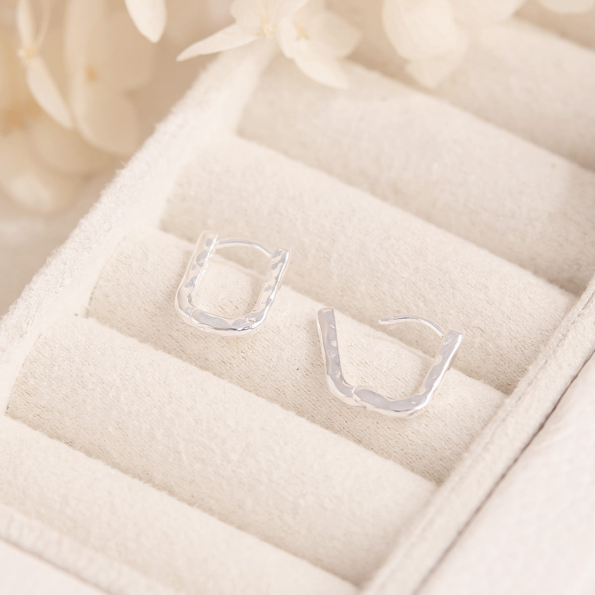 Delicate Eternity Textured Huggies Small