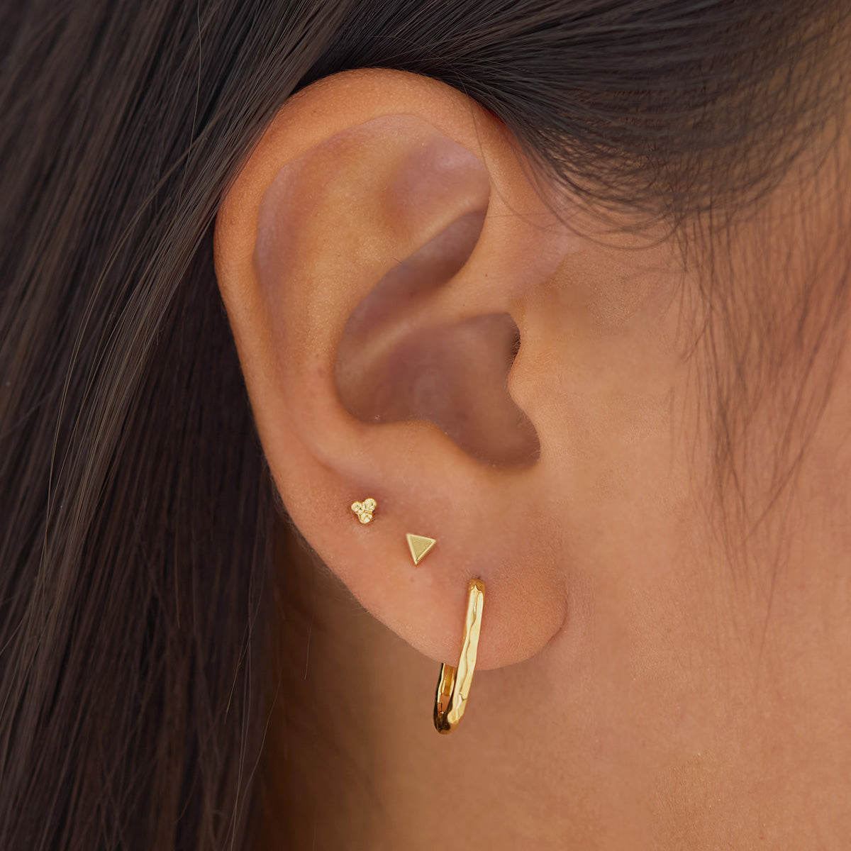 Medium Eternity Textured Huggies Gold