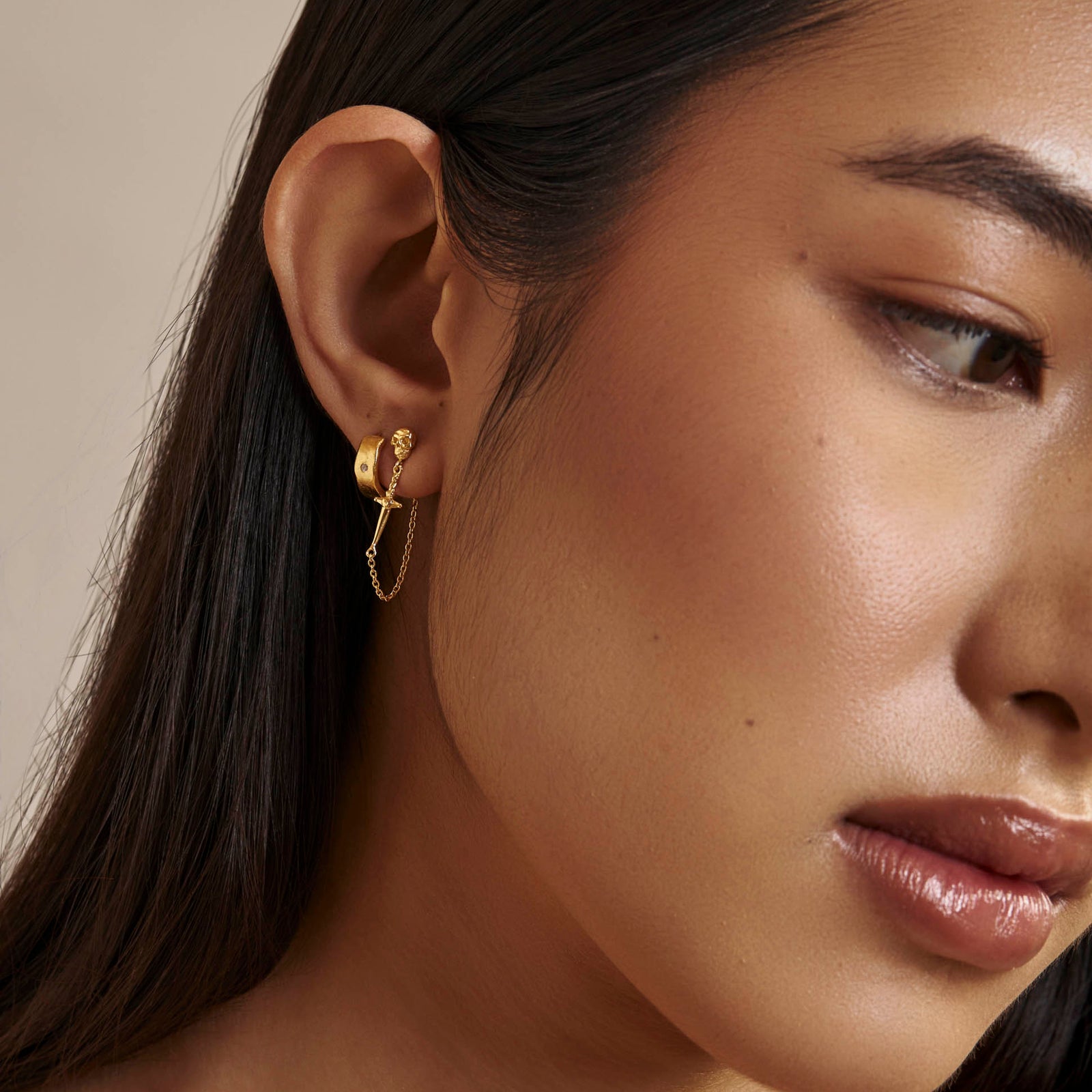 Dagger and Skull Chain Studs Gold