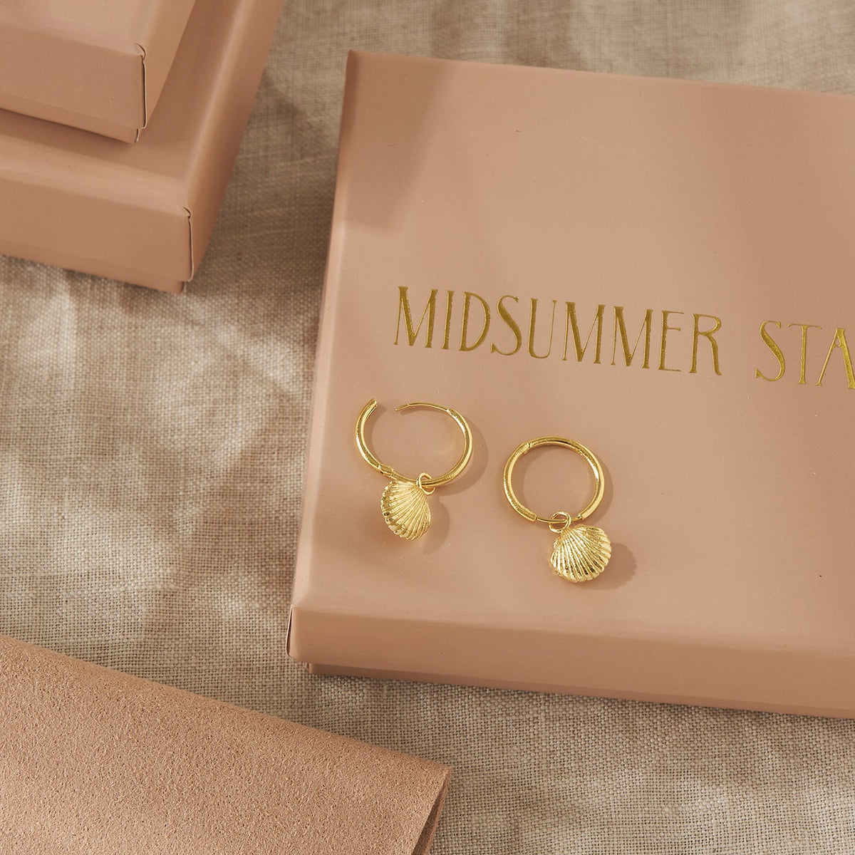 Sandshell Huggies Gold