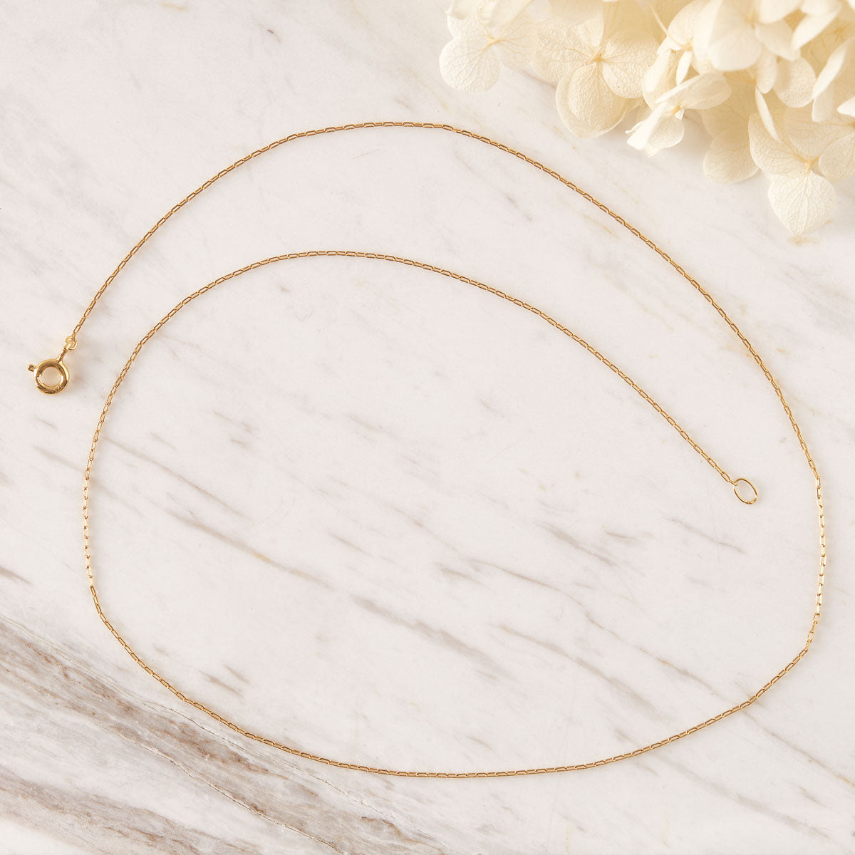 Fine Paperclip Chain Gold