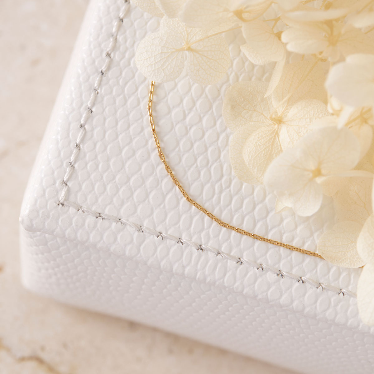 Fine Paperclip Chain Gold