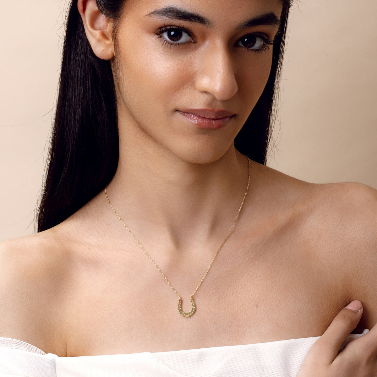 Lucky Horseshoe Necklace Gold