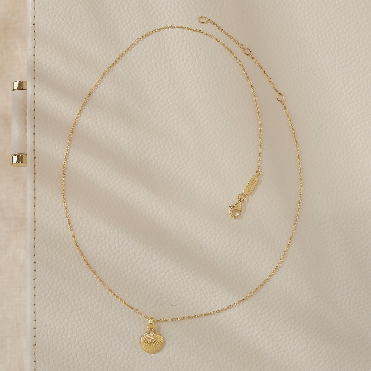 Textured Seashell Necklace Gold