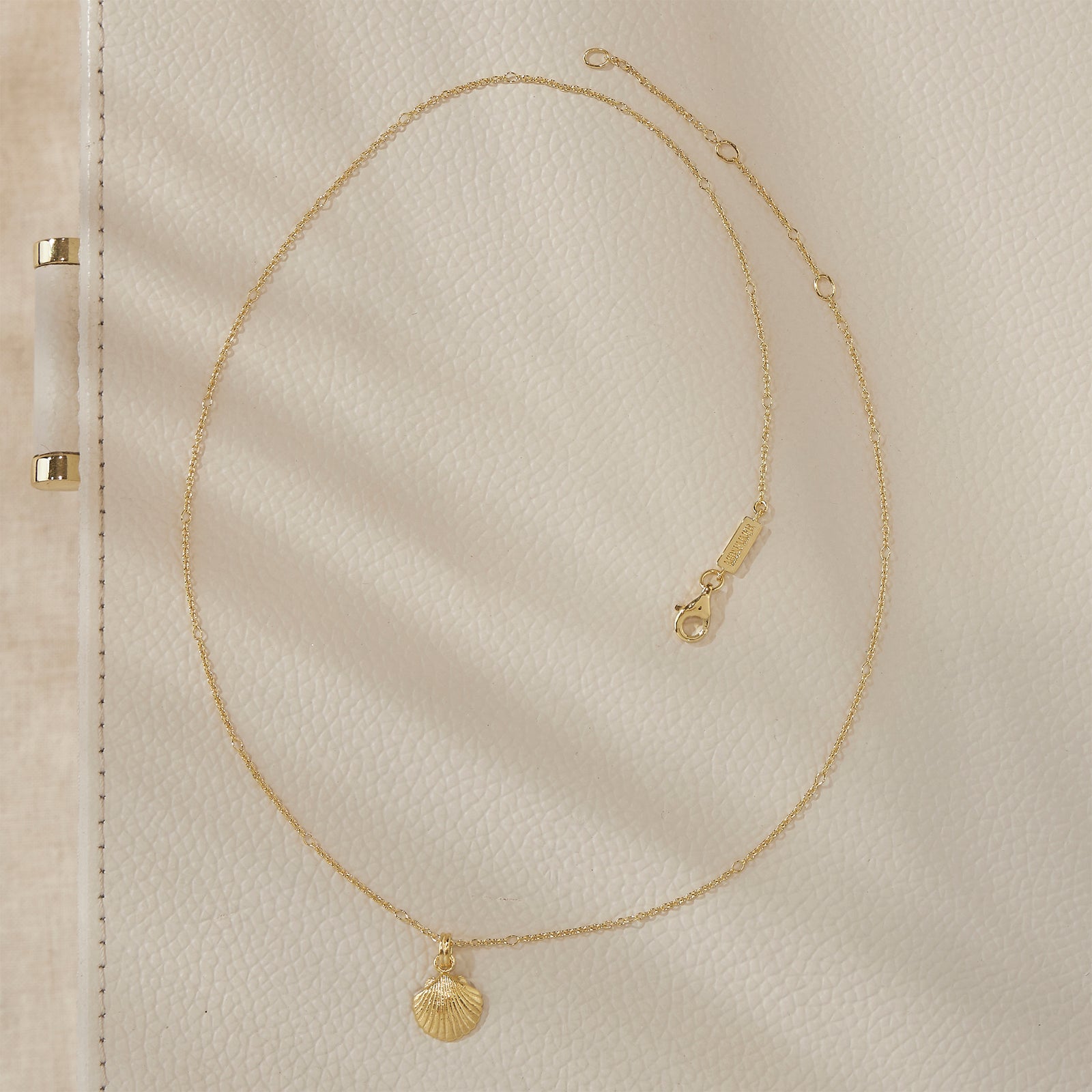 Textured Seashell Necklace Gold