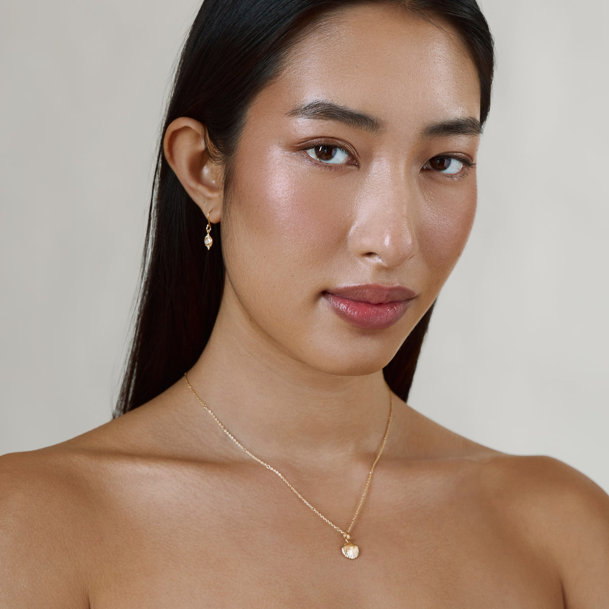 Textured Seashell Necklace Gold