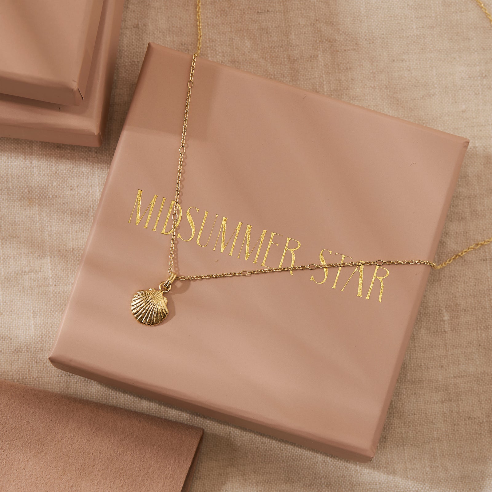 Textured Seashell Necklace Gold