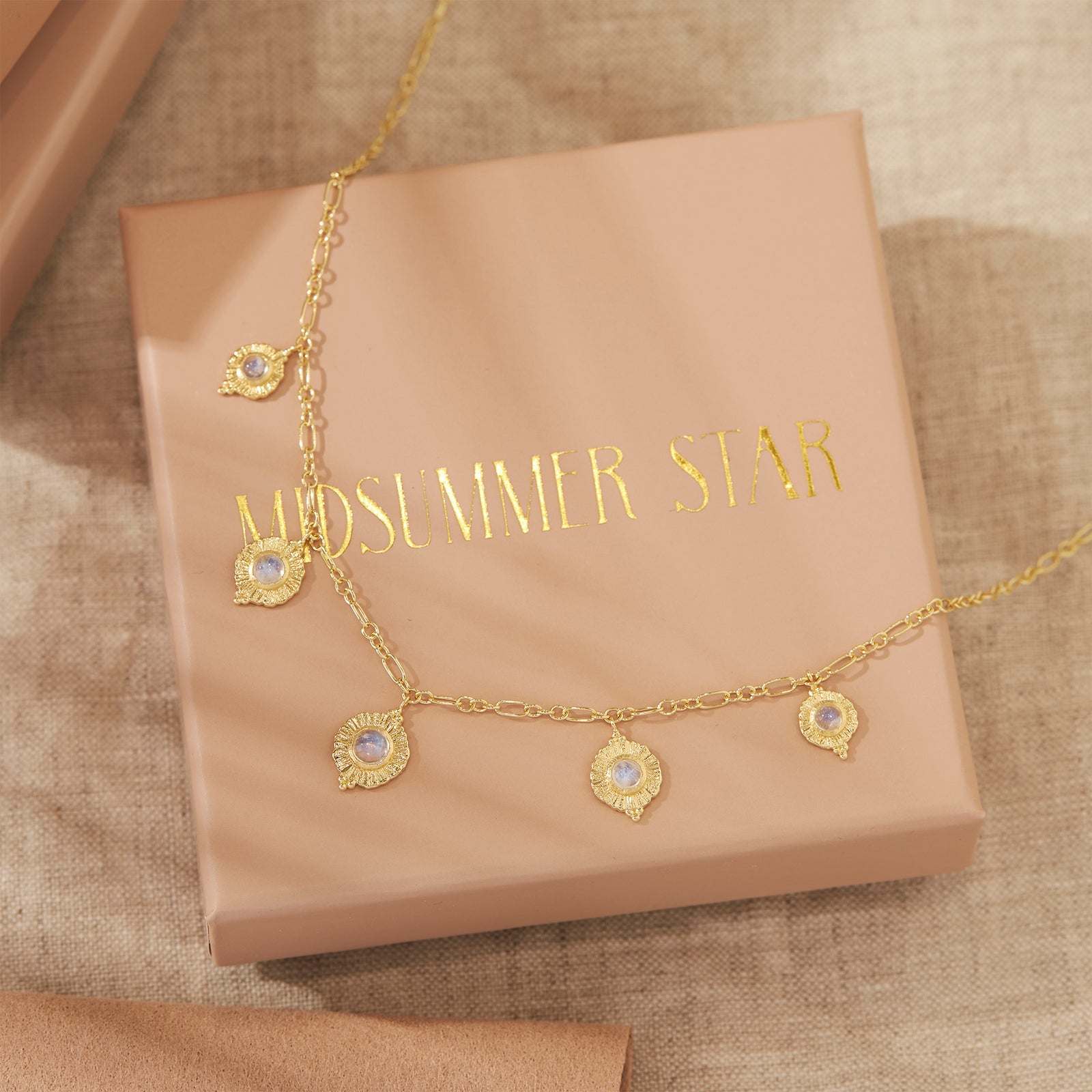 Dreamy Veya Moonstone Necklace Gold