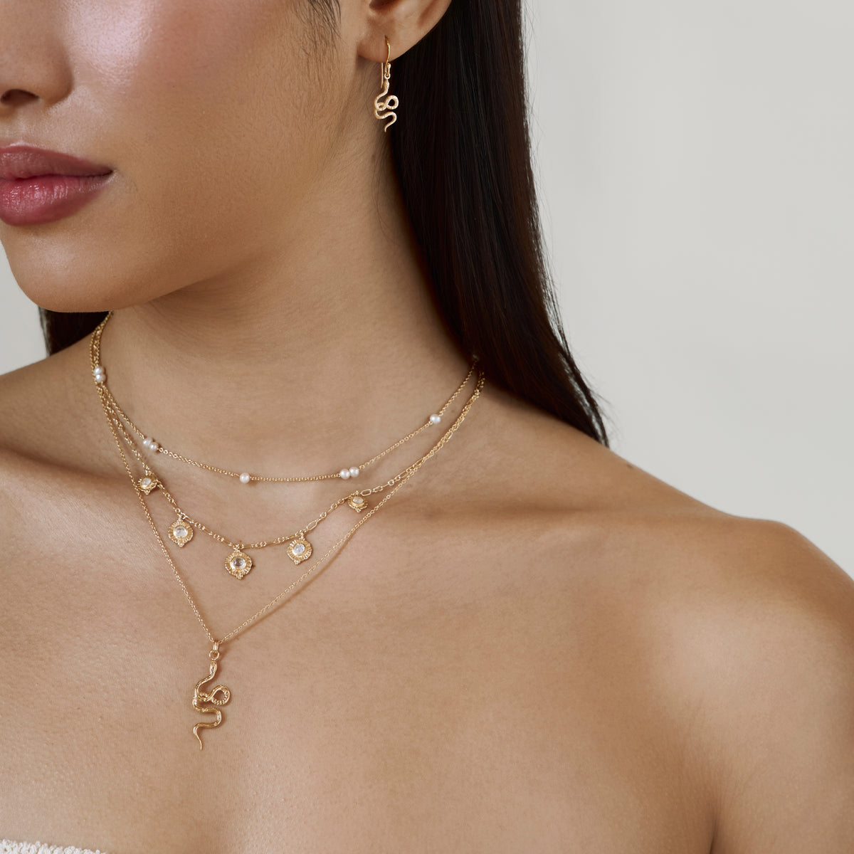 Dreamy Veya Moonstone Necklace Gold