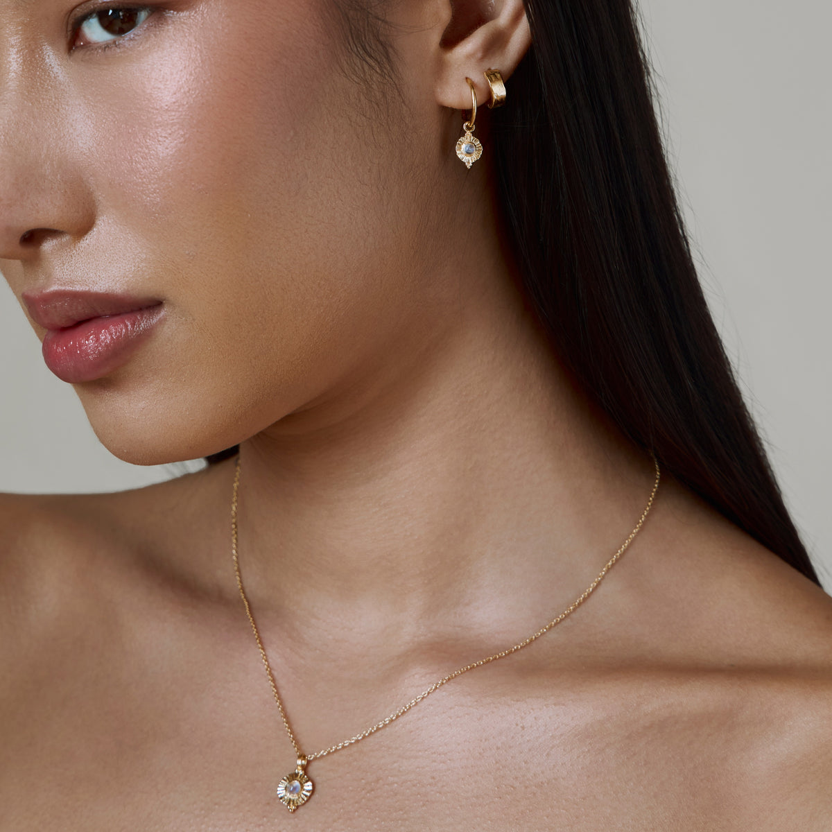 Veya Moonstone Necklace Gold