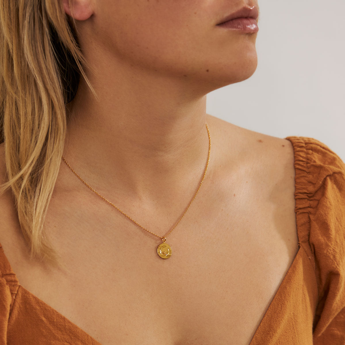 Moonlit Waves Necklace Gold