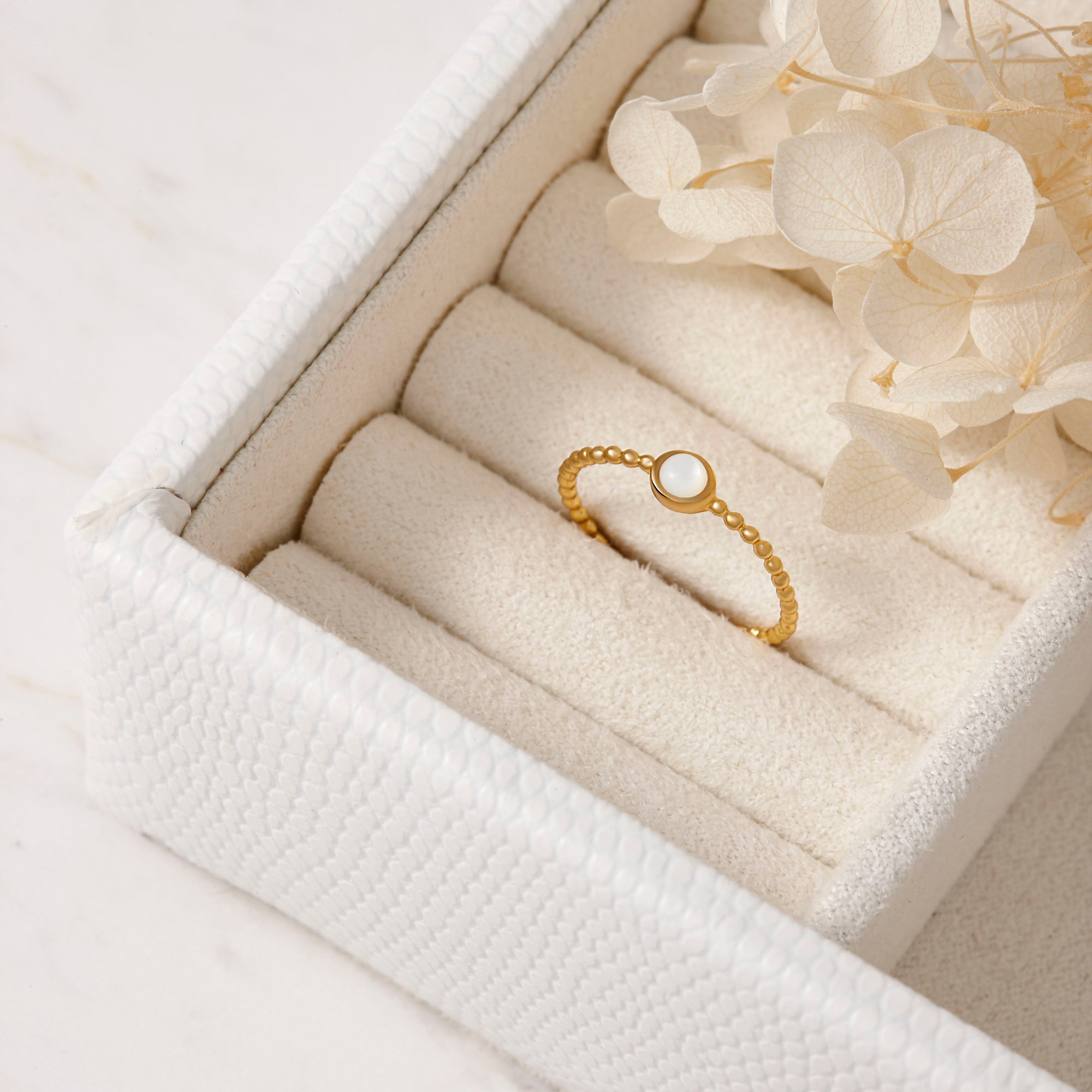 Halo Shell Gold Ring