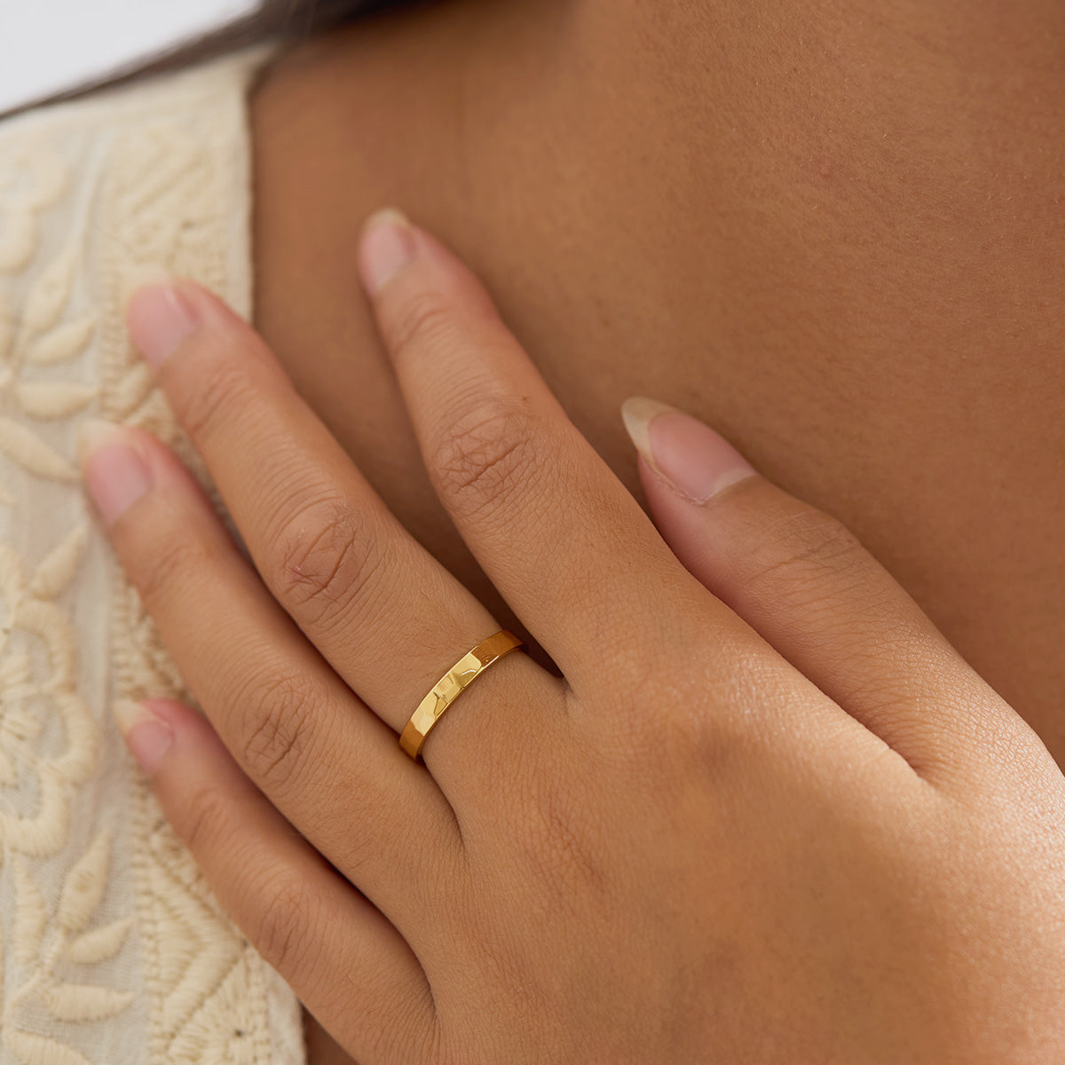 Beaten Ring Band Gold