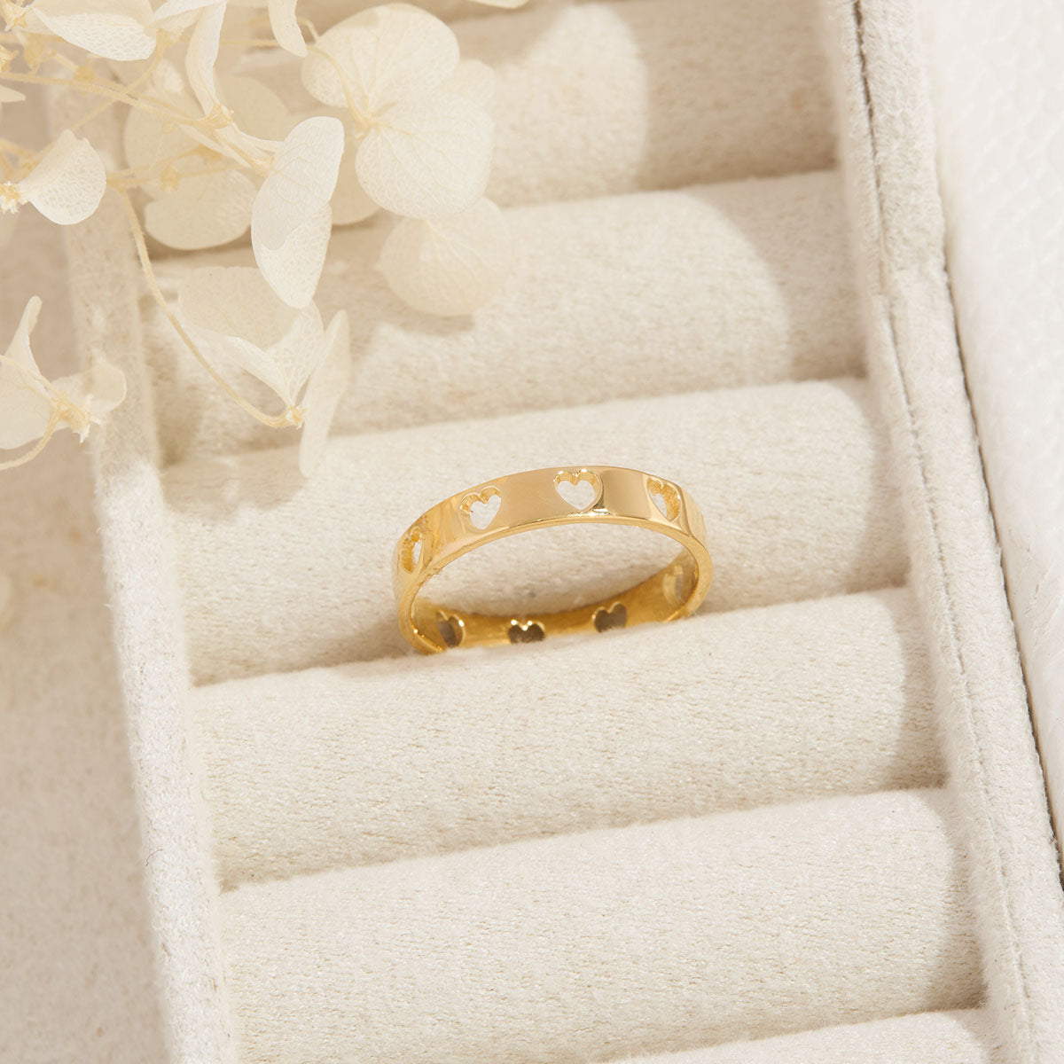 Heart Band Ring Gold