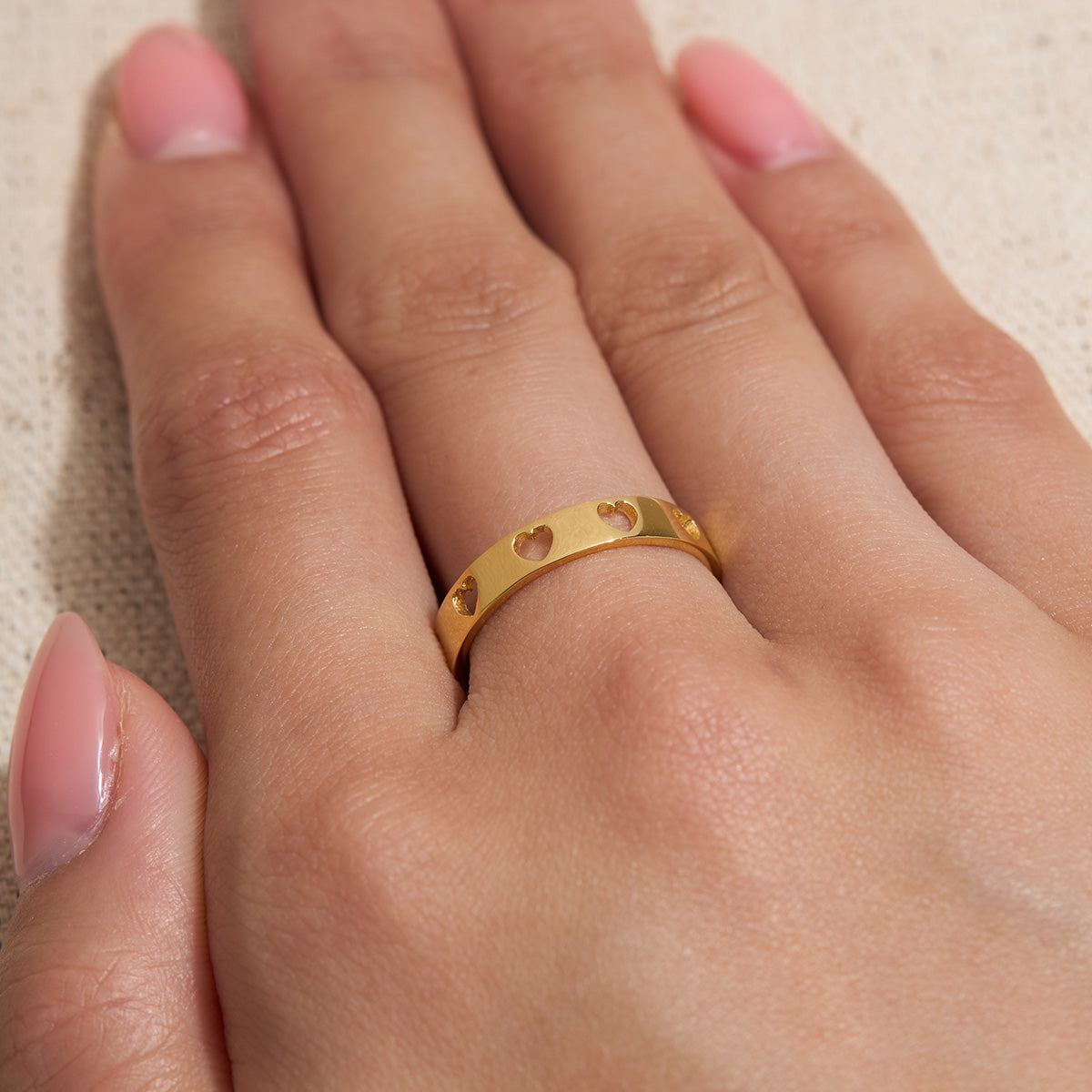 Heart Band Ring Gold