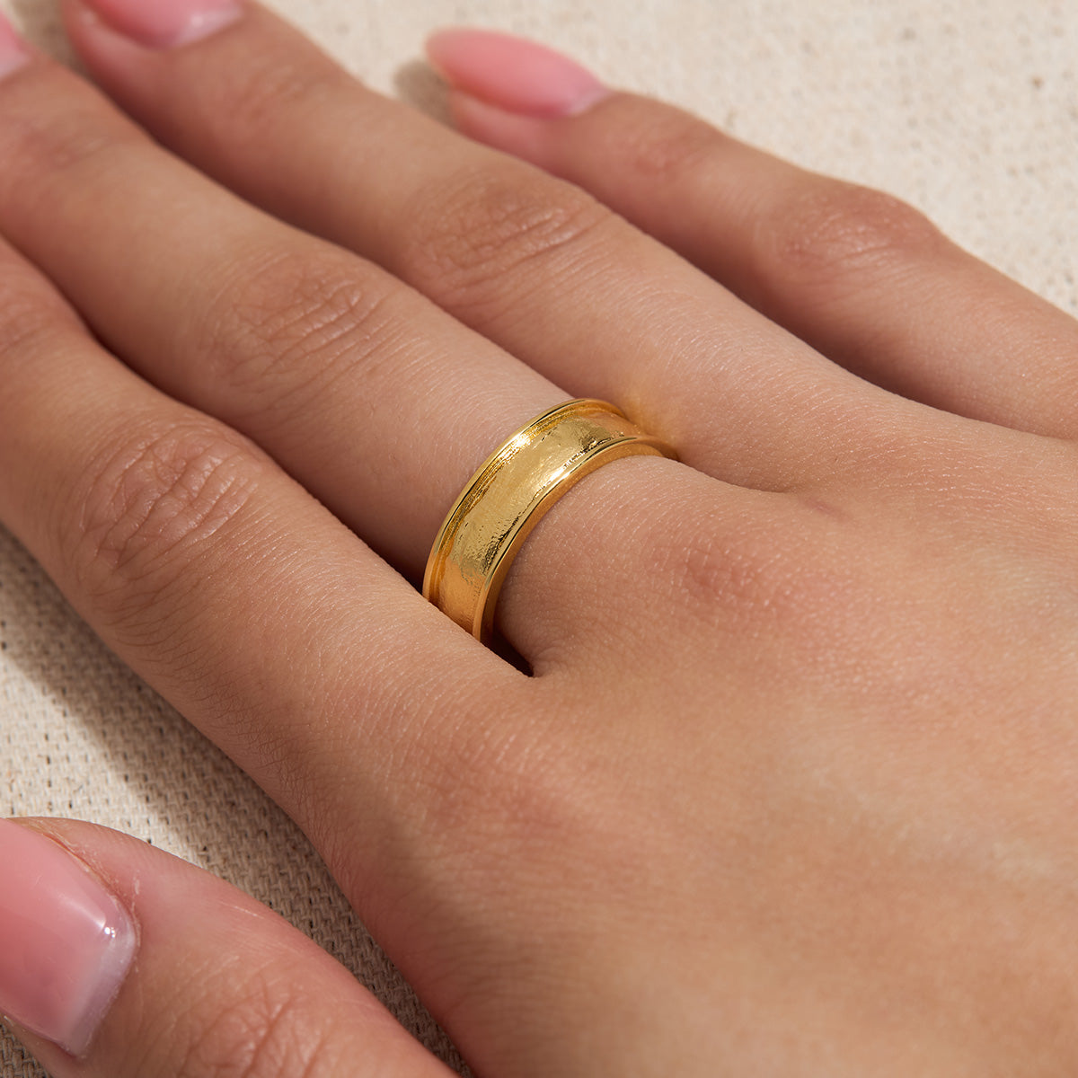 Bold Textured Ring Gold