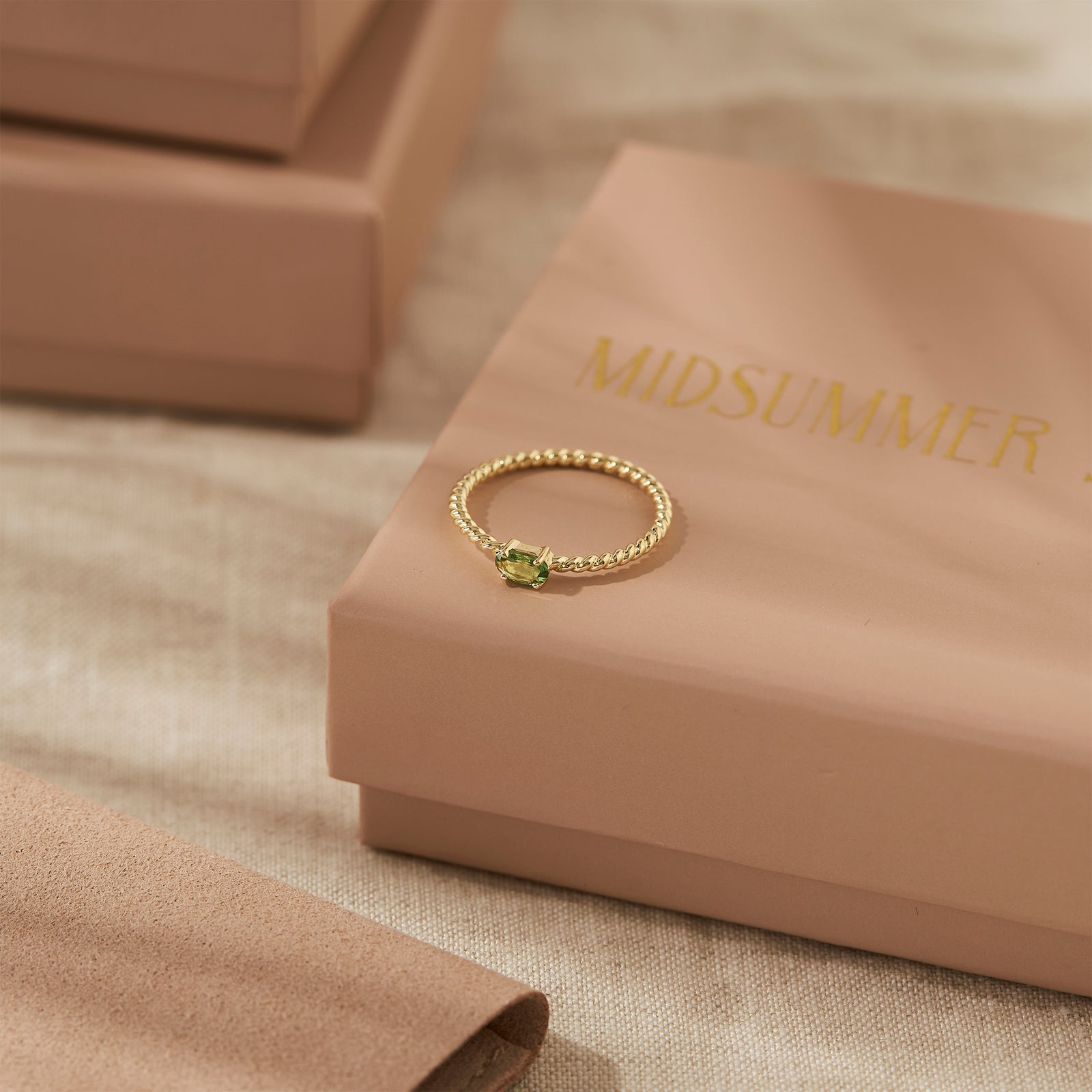 Interwoven Peridot Ring Gold