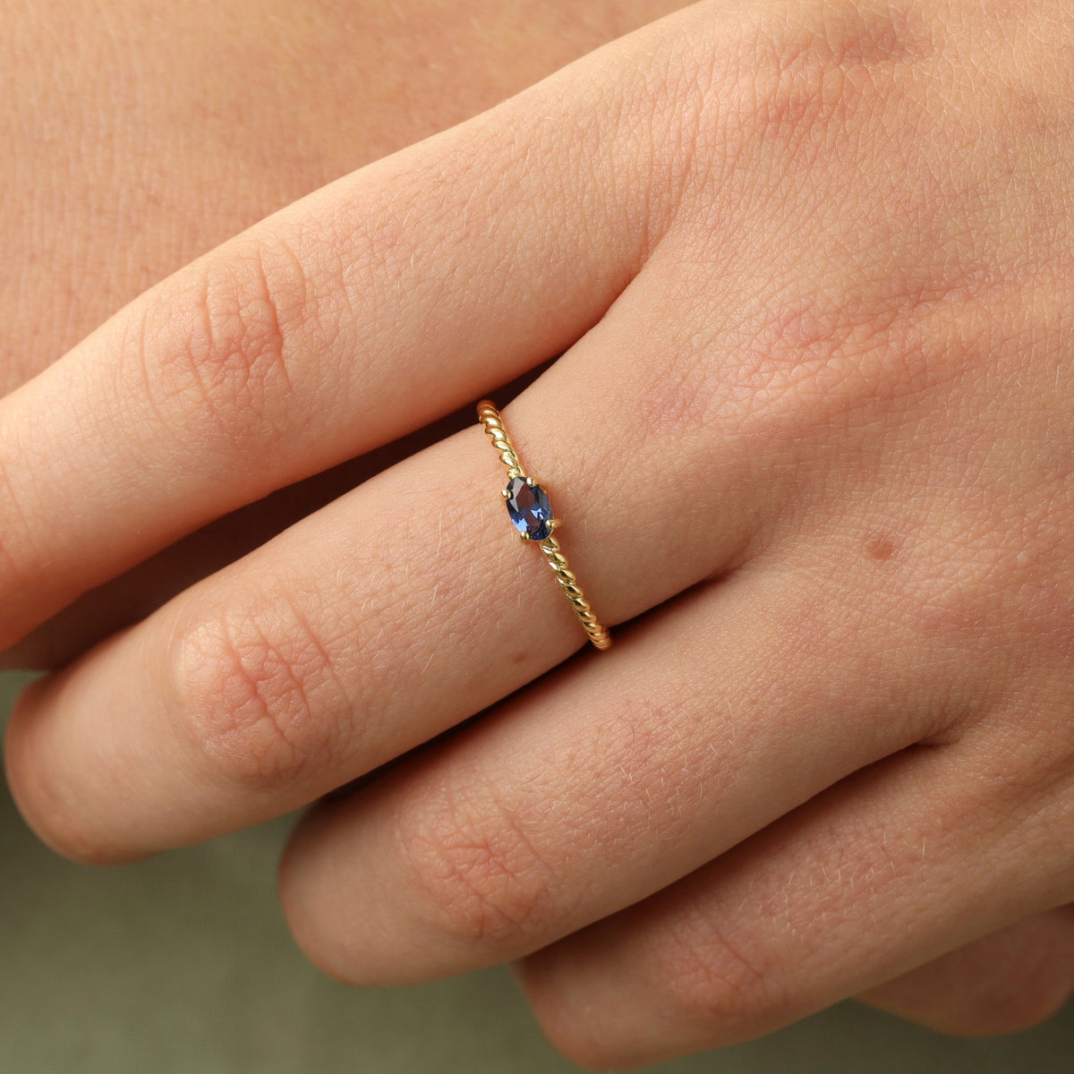 Interwoven Sapphire Ring Gold