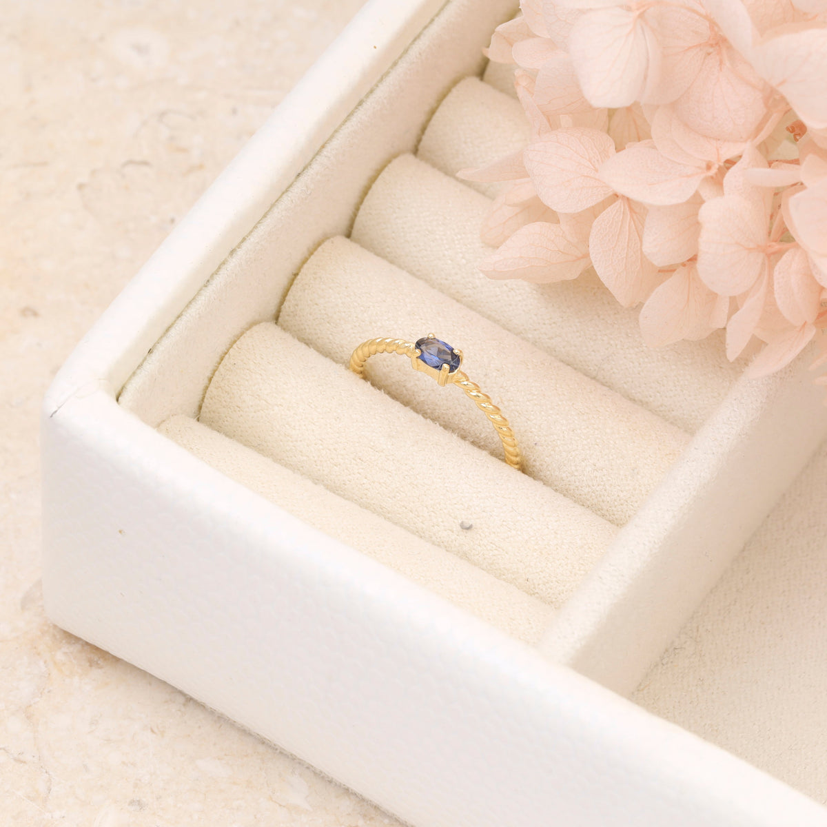 Interwoven Sapphire Ring Gold