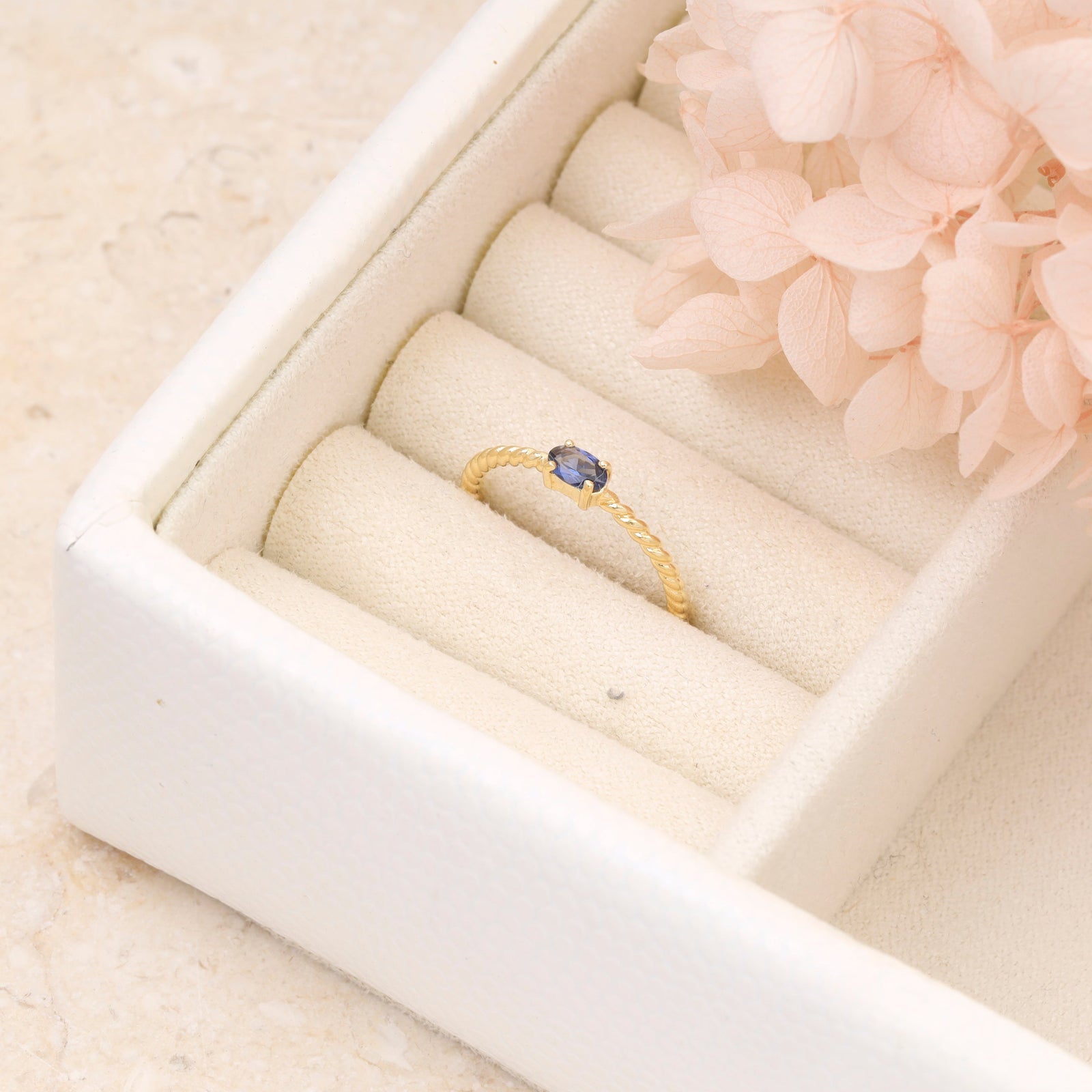 Interwoven Sapphire Ring Gold