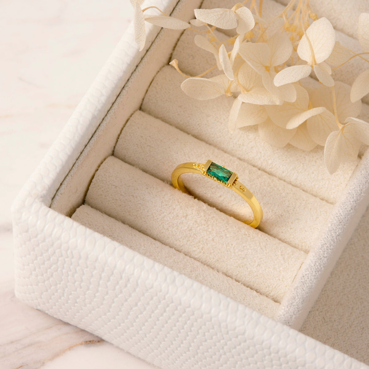 Enigmatic Emerald Gold Ring