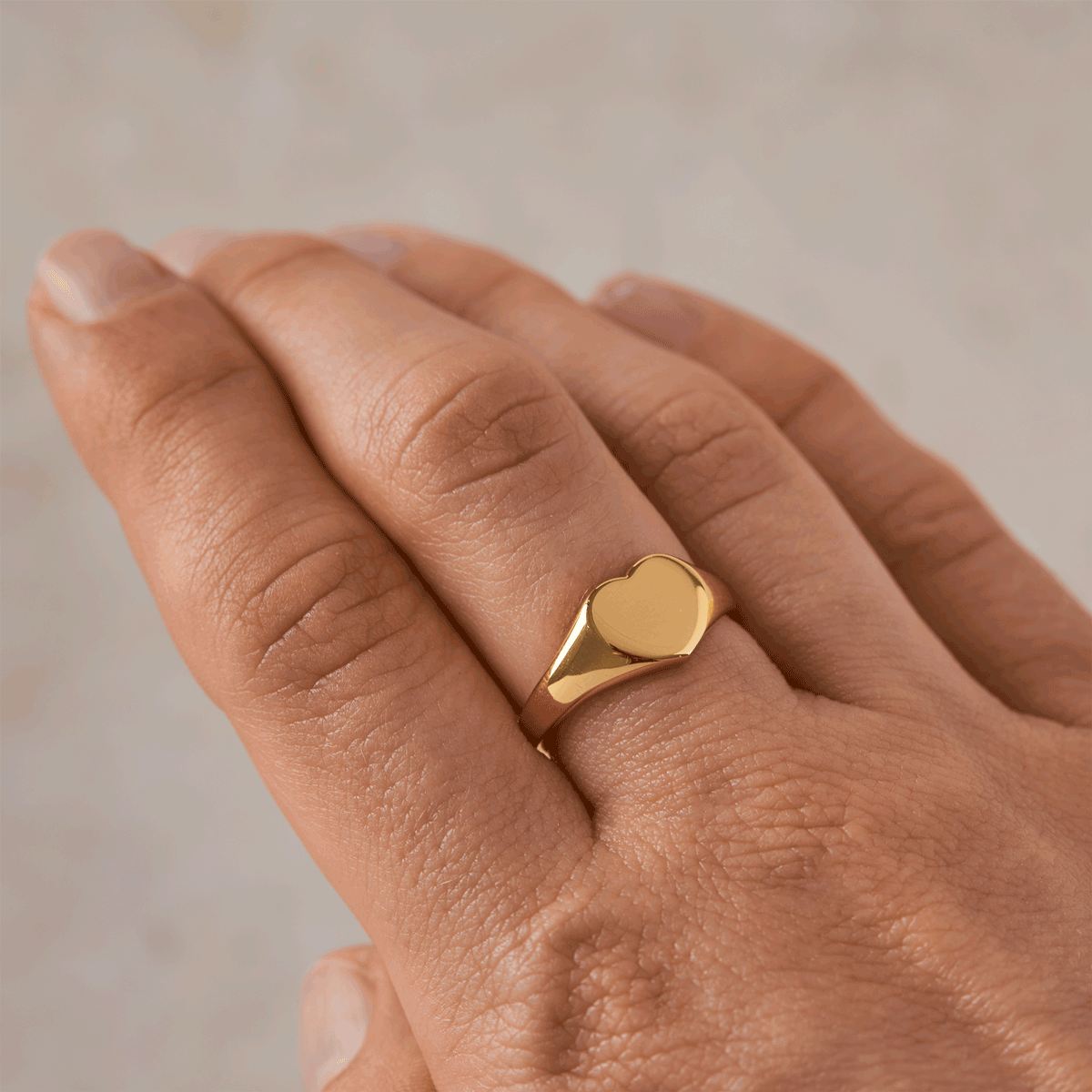 Amore Signet Ring Gold