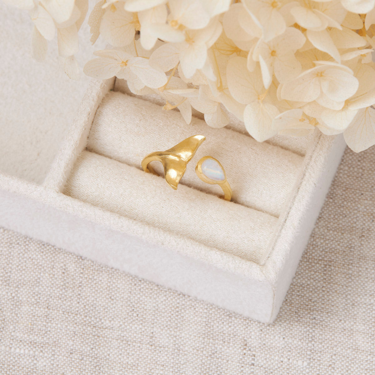 Whale Tail Moonstone Ring Gold