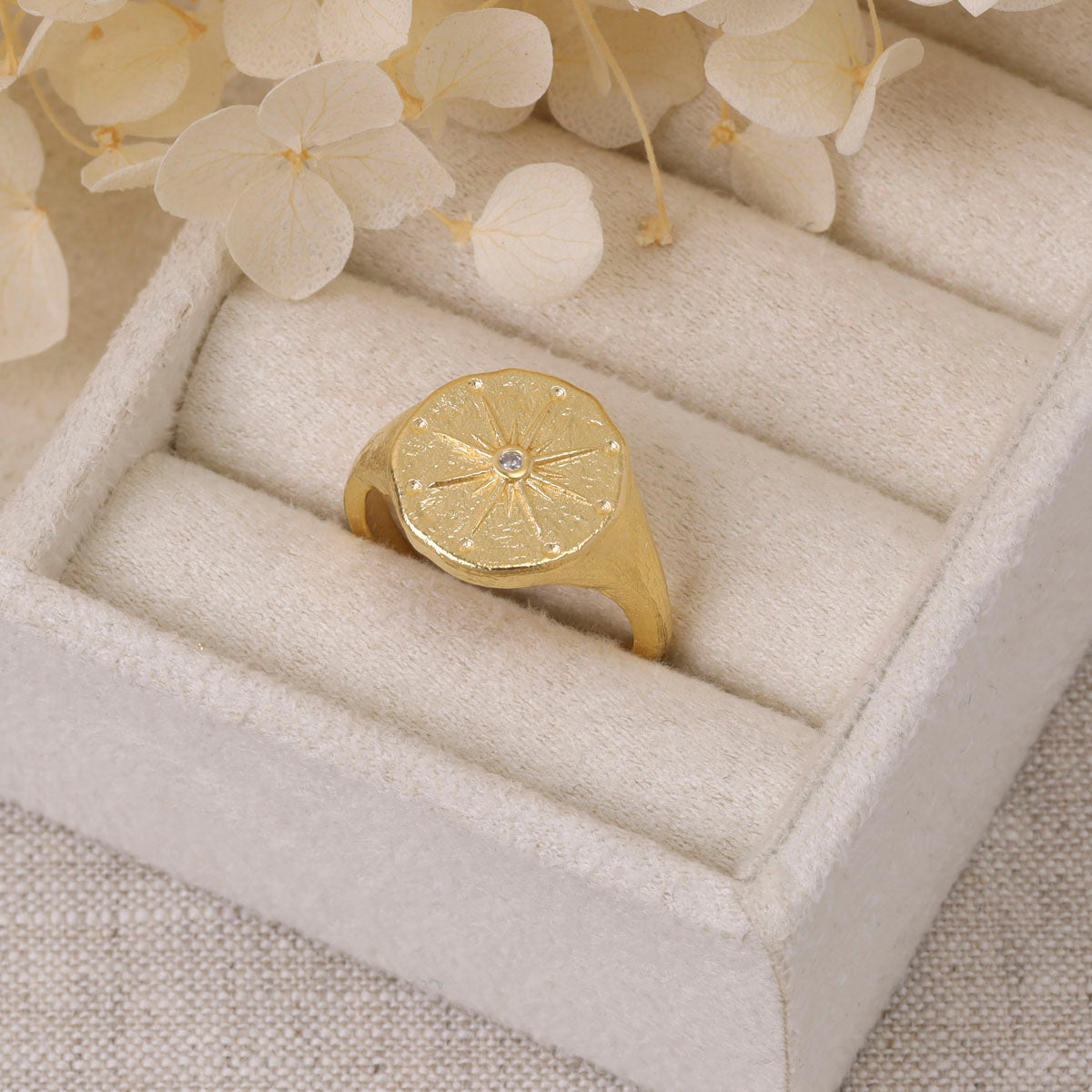 Seren Signet Ring Gold