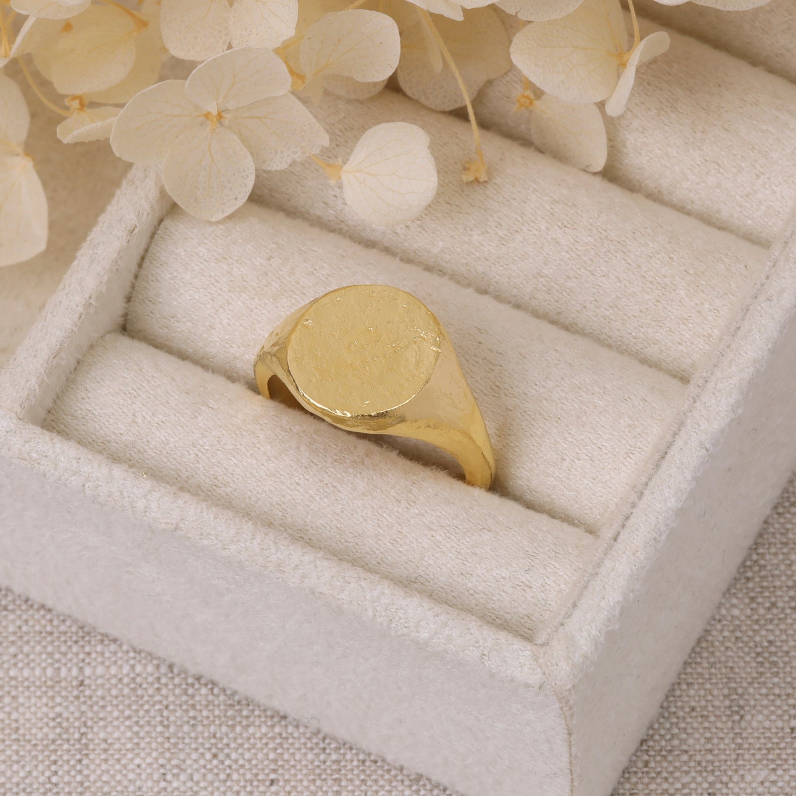 Textured Signet Ring Gold