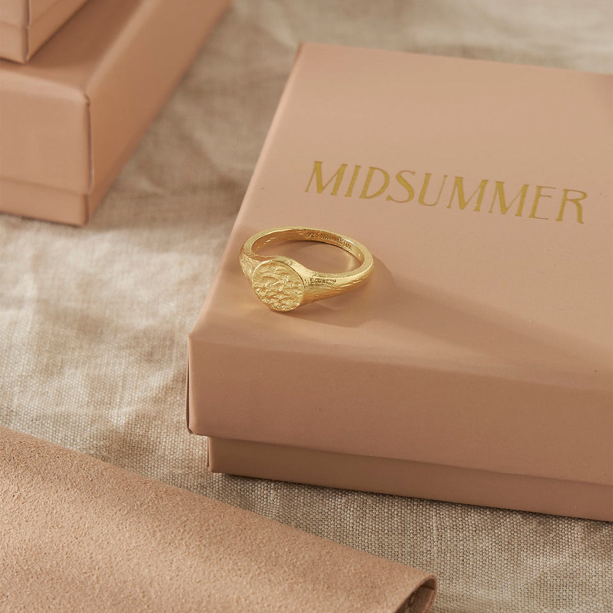 Dainty Textured Signet Ring Gold