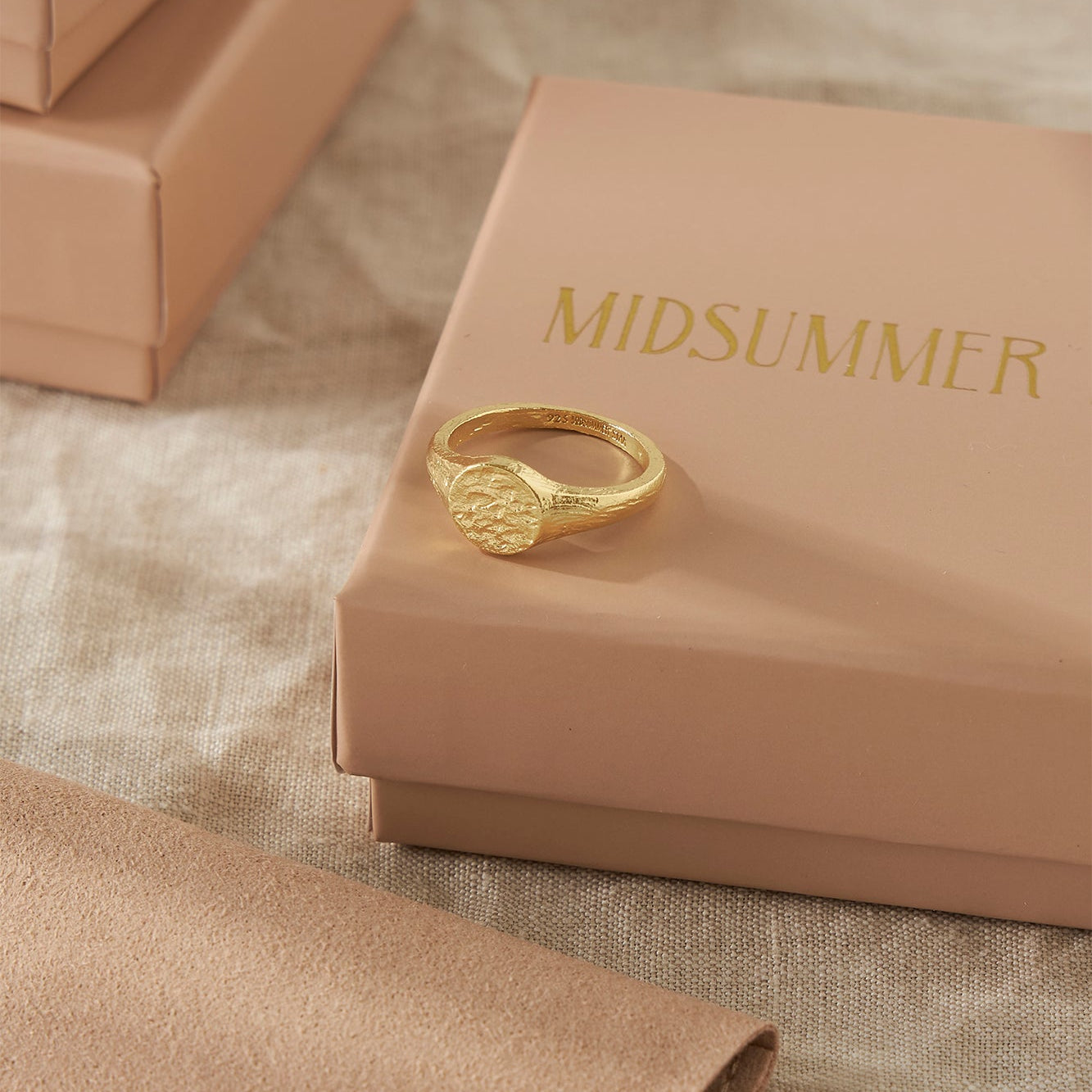 Dainty Textured Signet Ring Gold