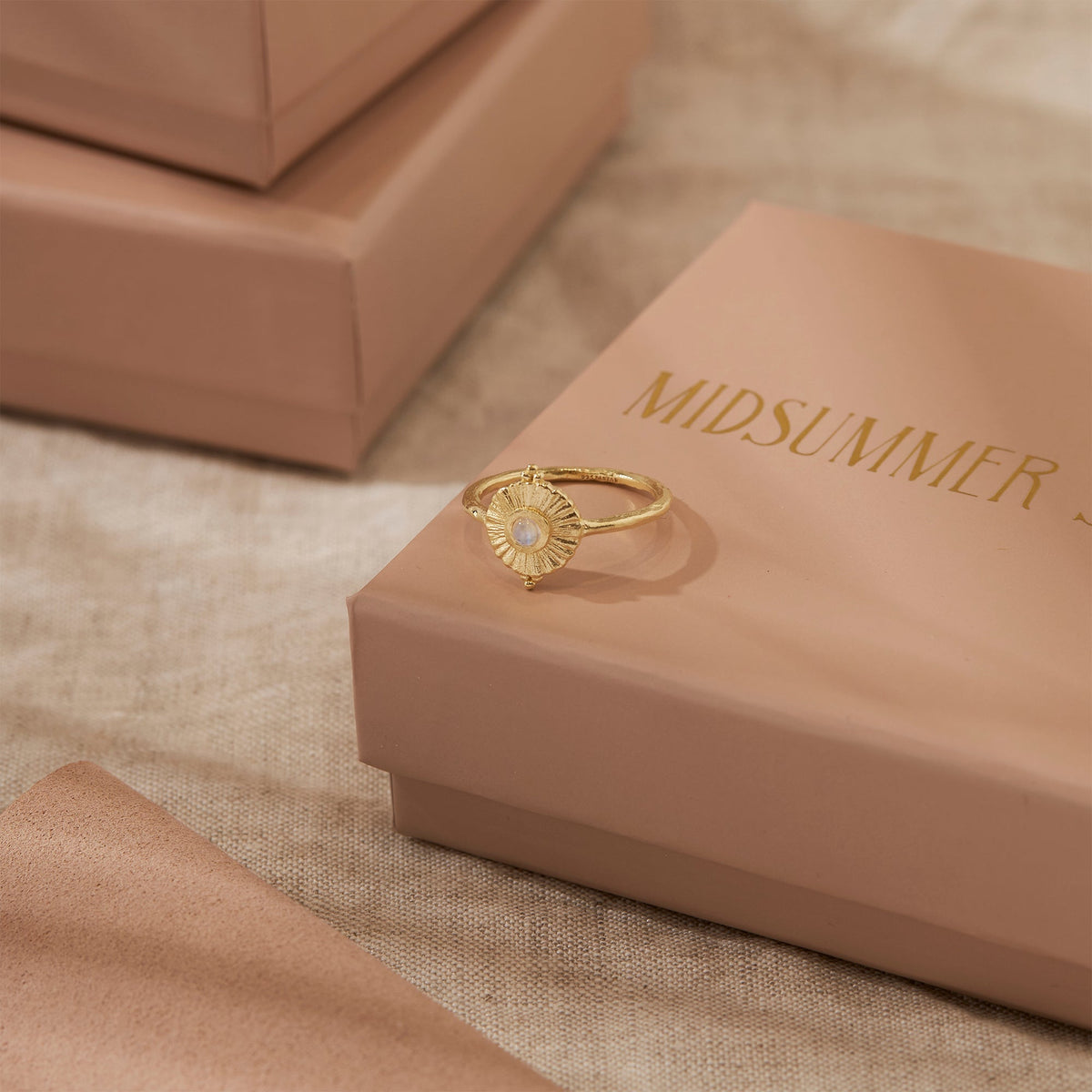 Veya Moonstone Ring Gold