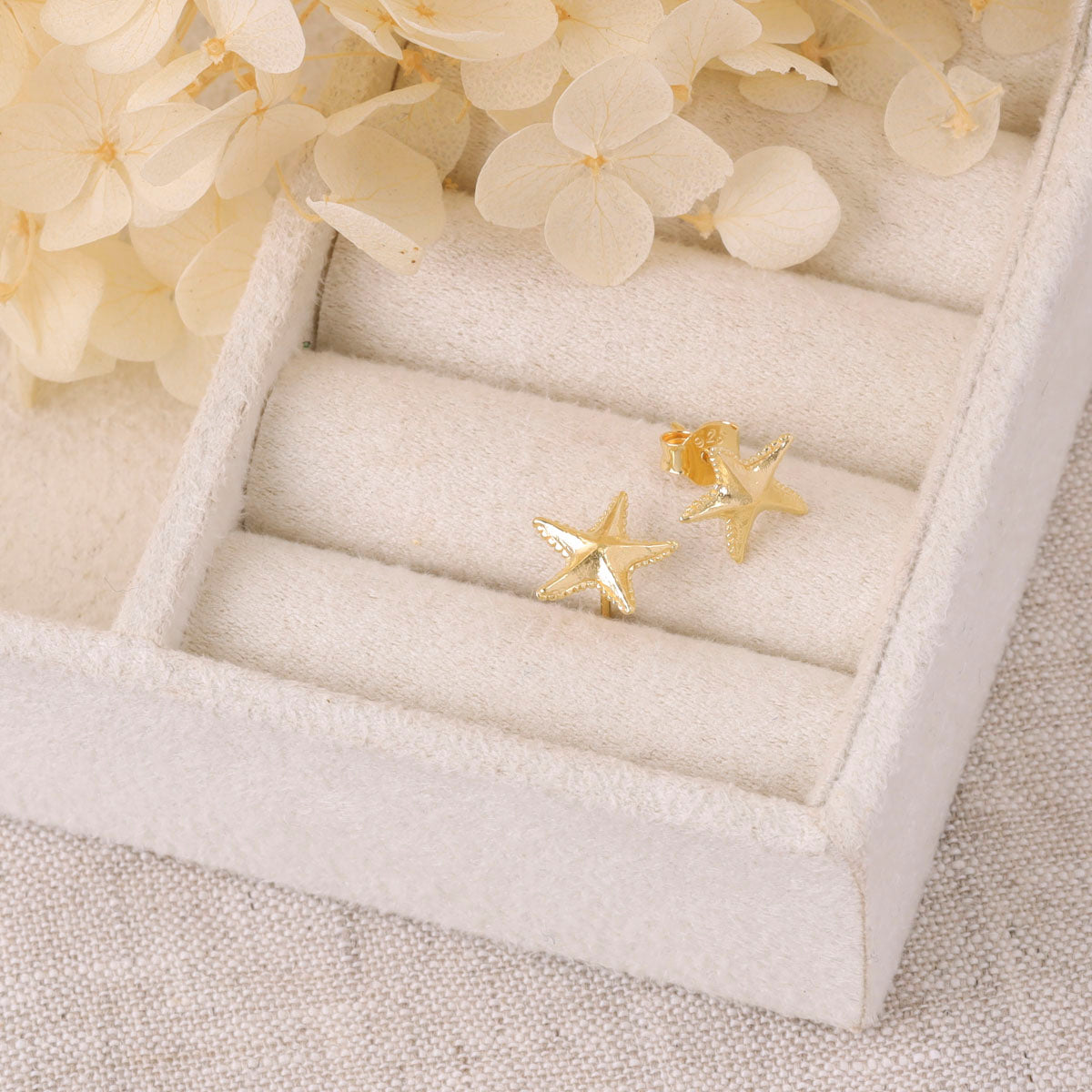 Dainty Starfish Studs Gold