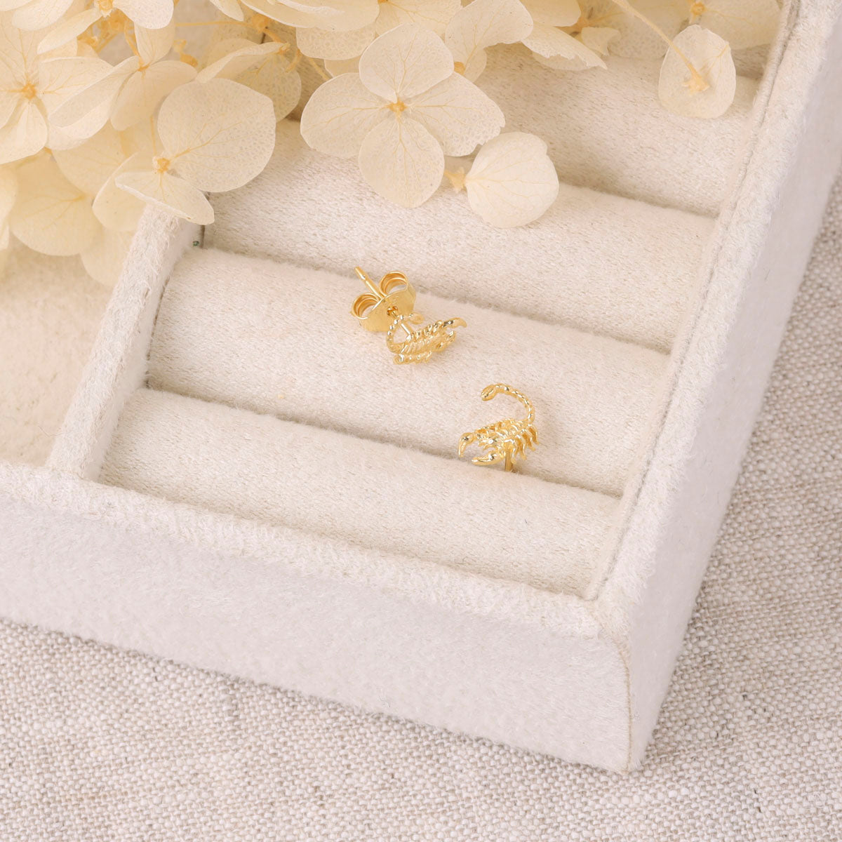Scorpion Studs Gold