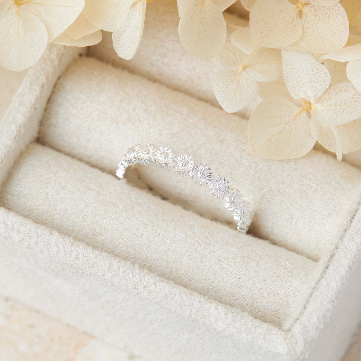 Daisy Chain Ring