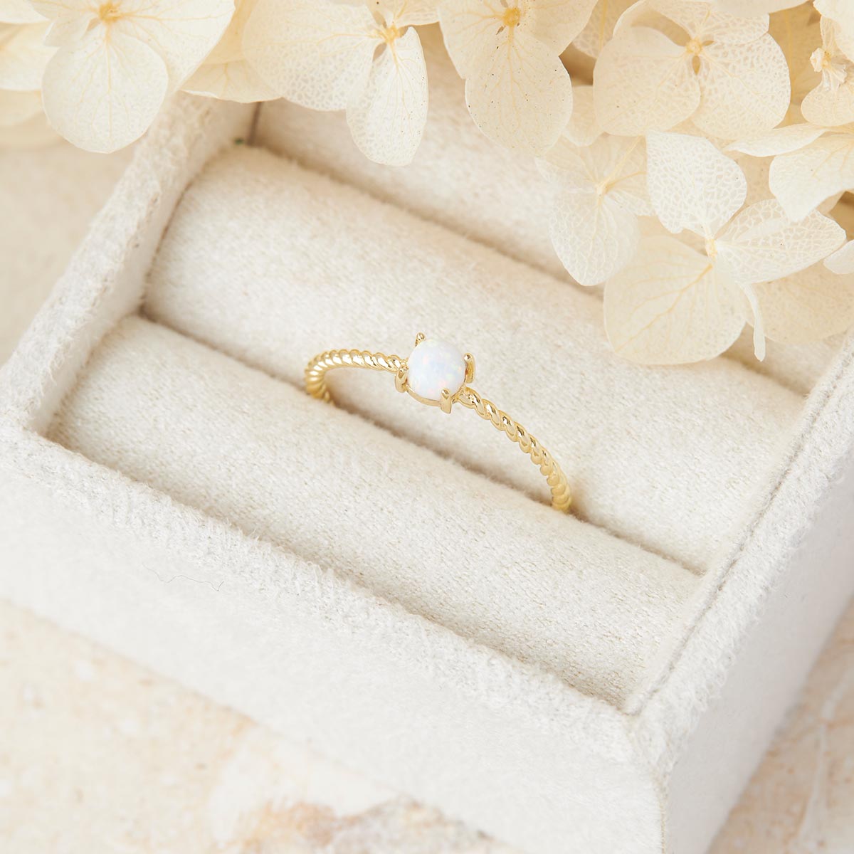 Entwined Opal Ring Gold