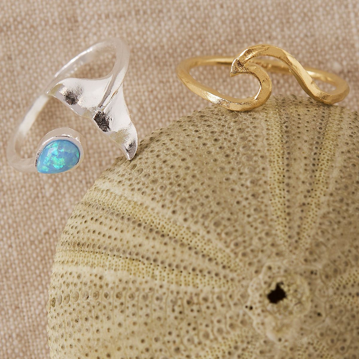 Textured Wave Ring Gold