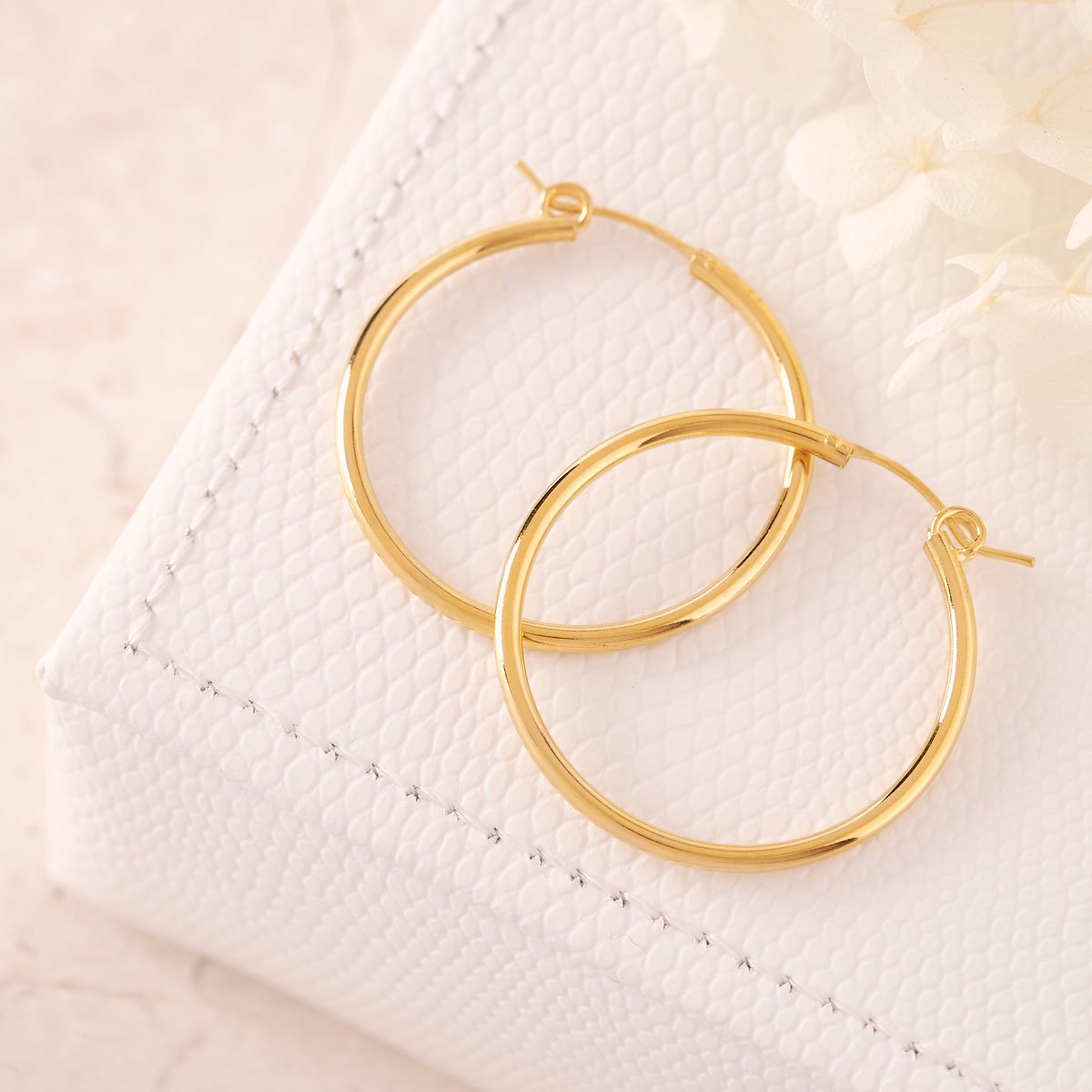 Medium Hoop Sleepers 18K Gold