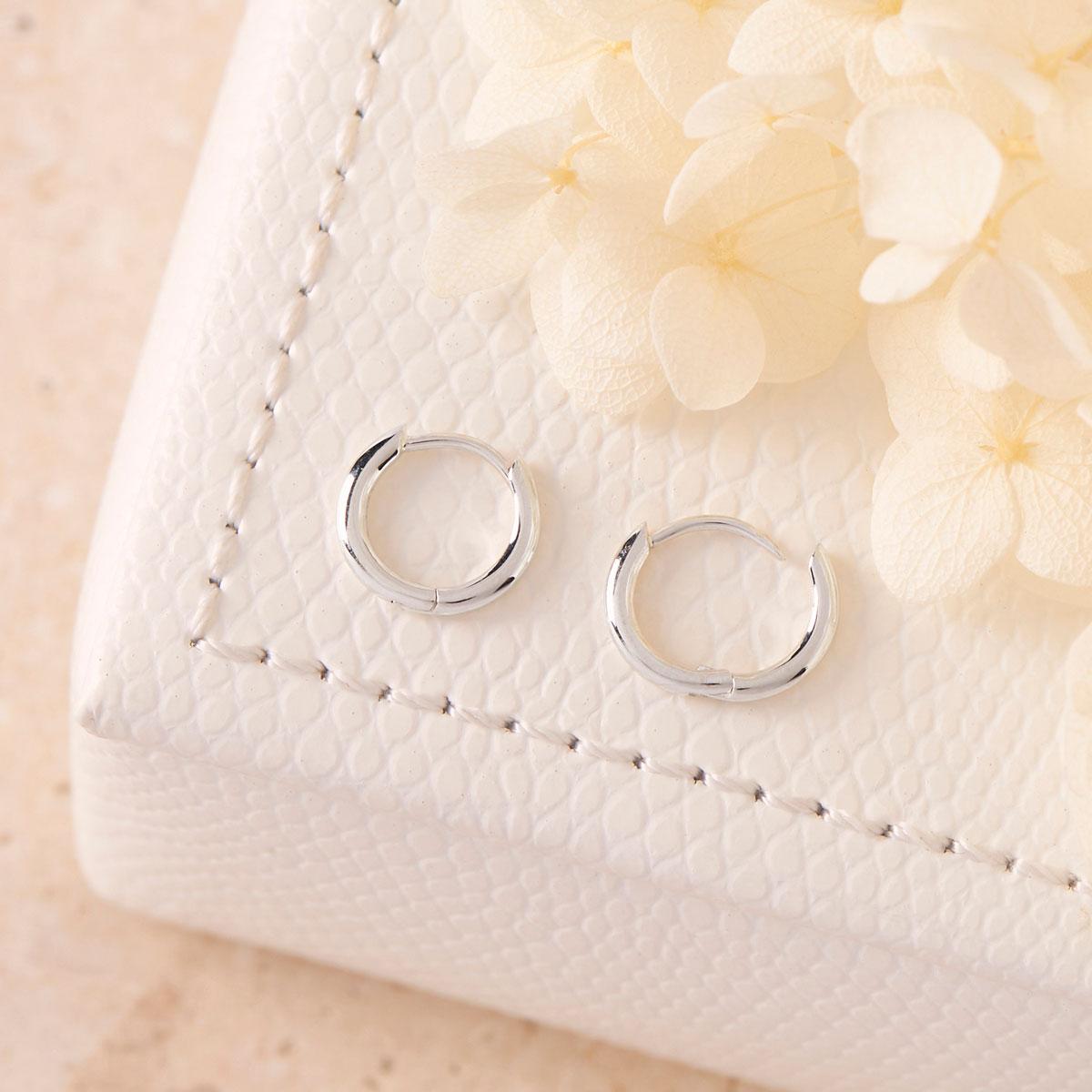 Micro Round Huggie 10mm