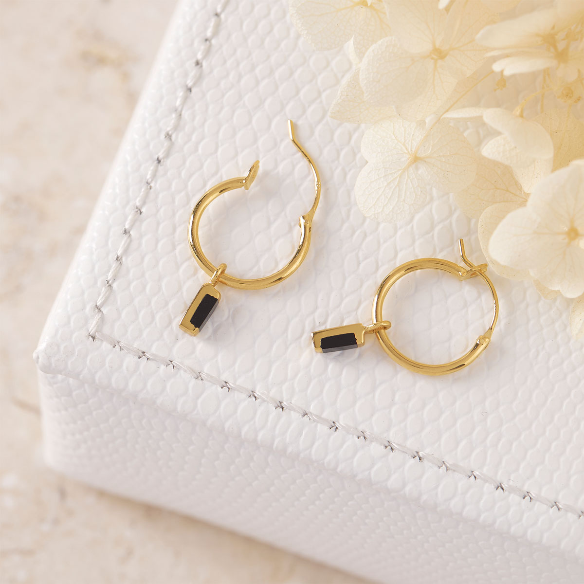 Lumen Onyx Hoops Gold