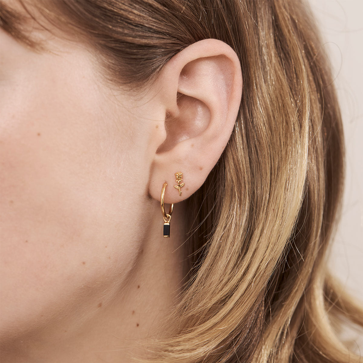 Lumen Onyx Hoops Gold