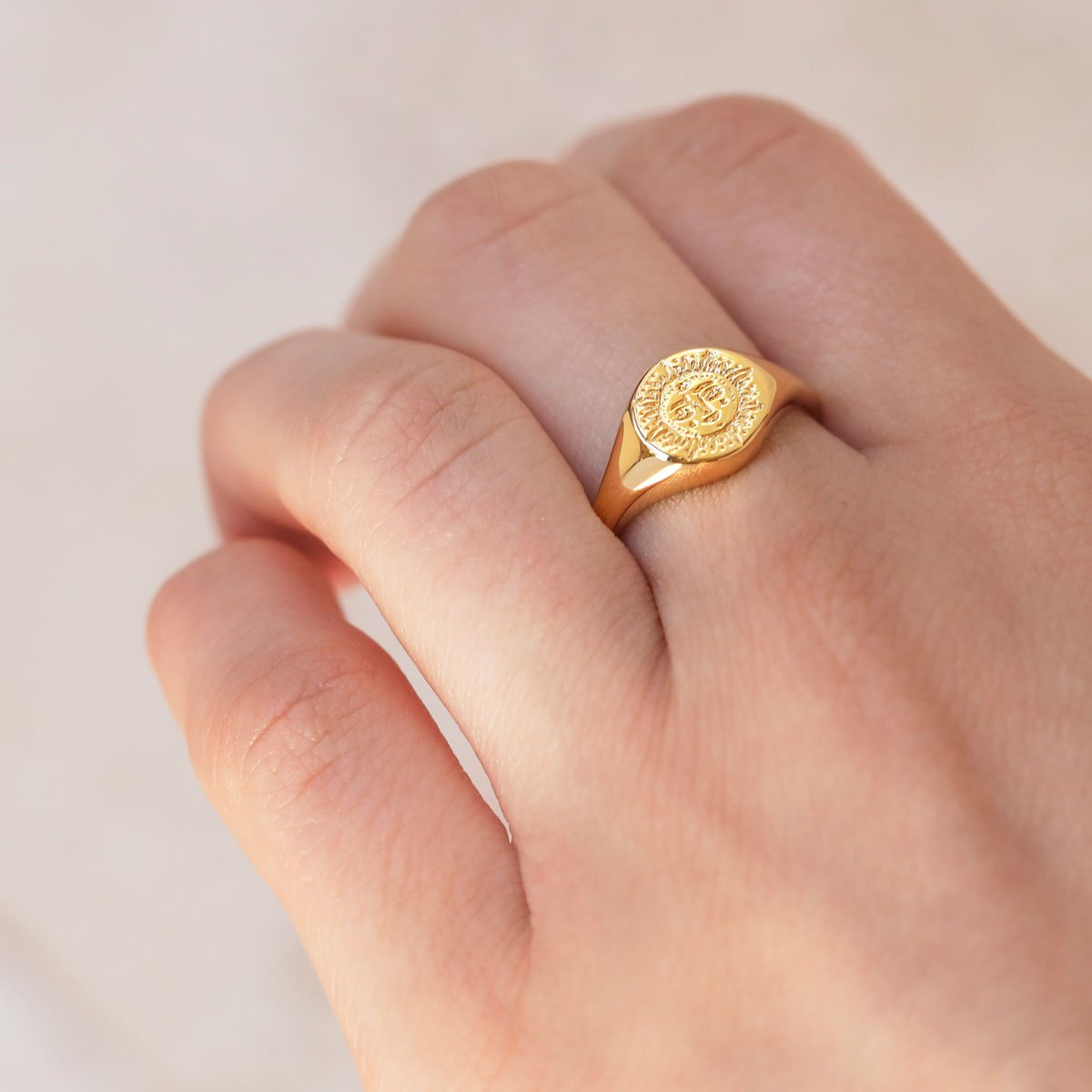 Dainty Sun Signet Ring Gold