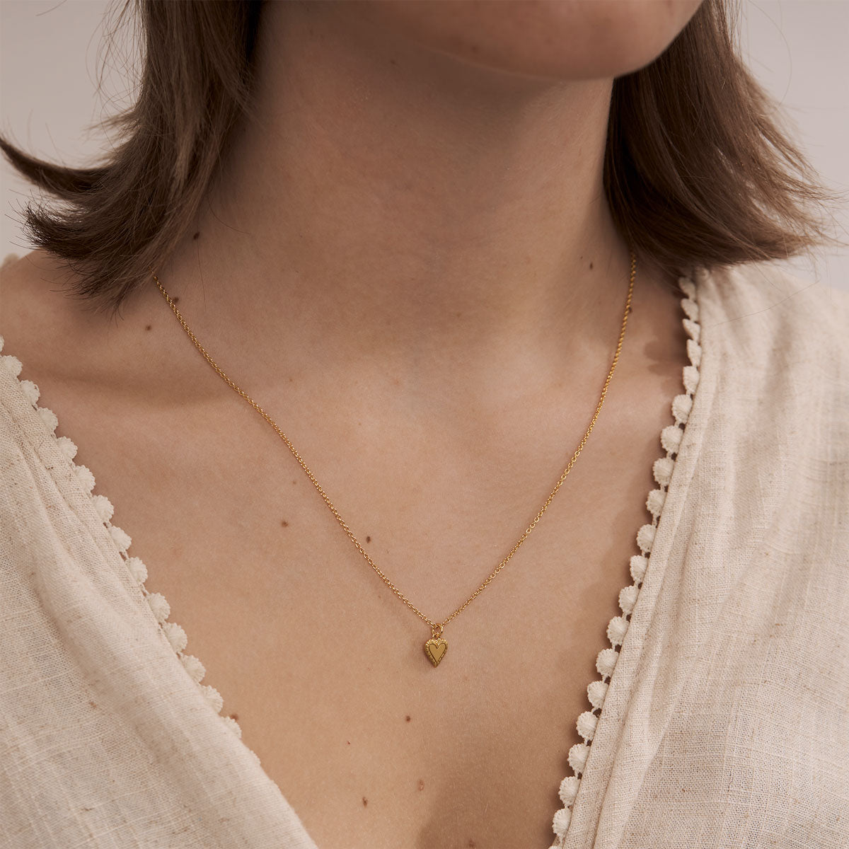 Delicate Heart Necklace Gold