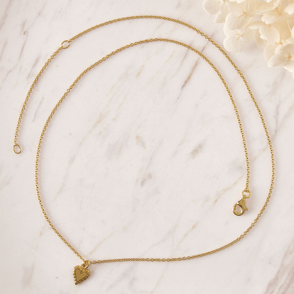 Delicate Heart Necklace Gold