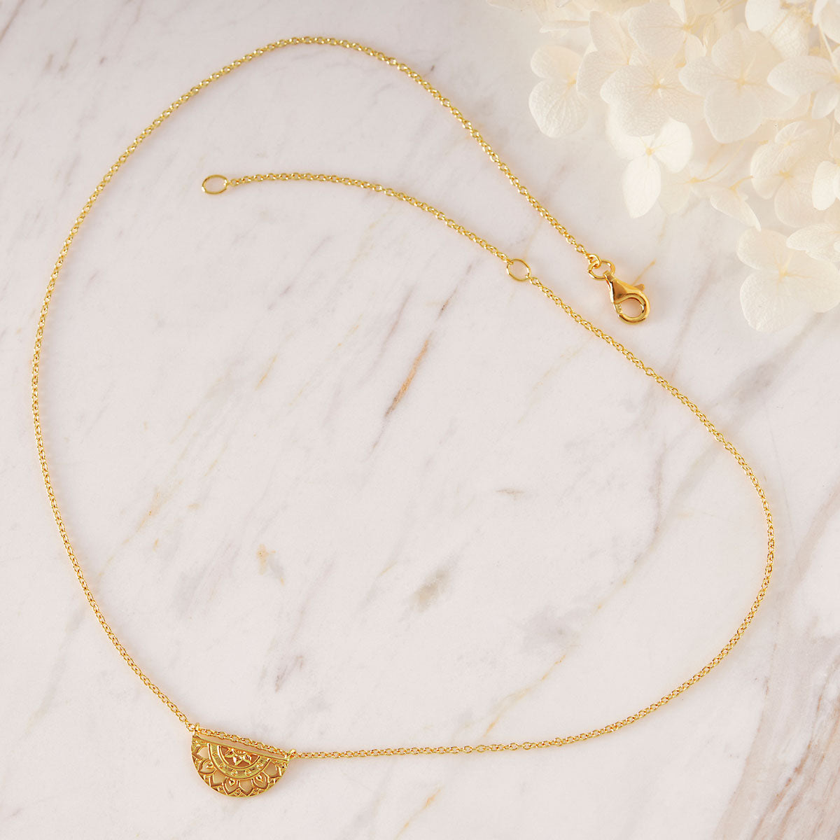 Dainty Mandala Choker Gold