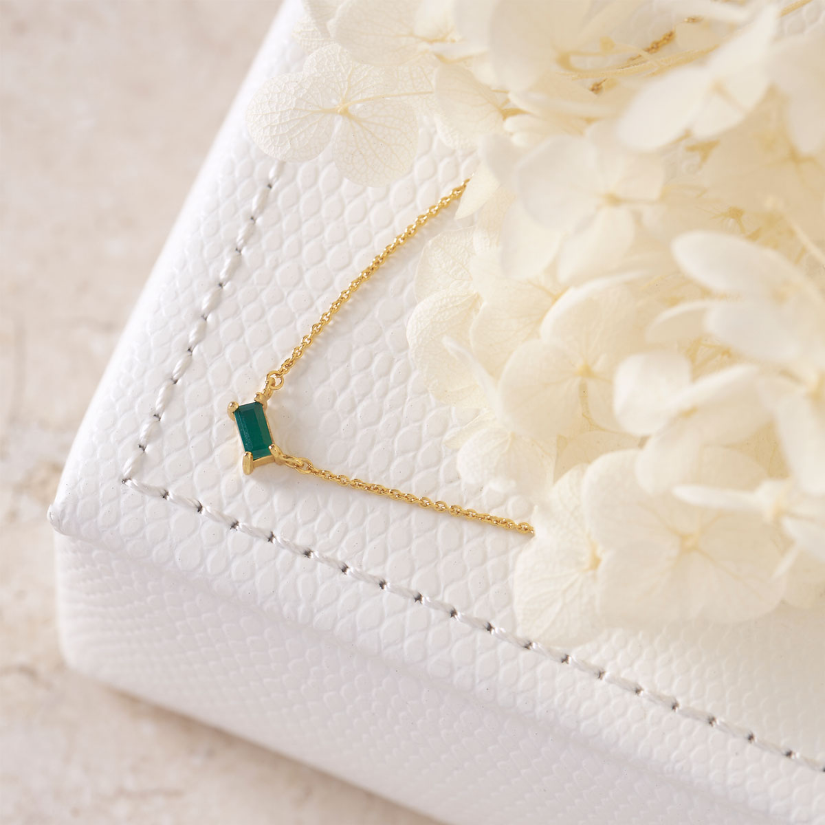 Lumen Baguette Green Onyx Necklace Gold