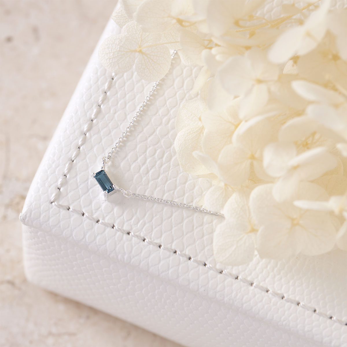 Lumen Baguette London Blue Necklace